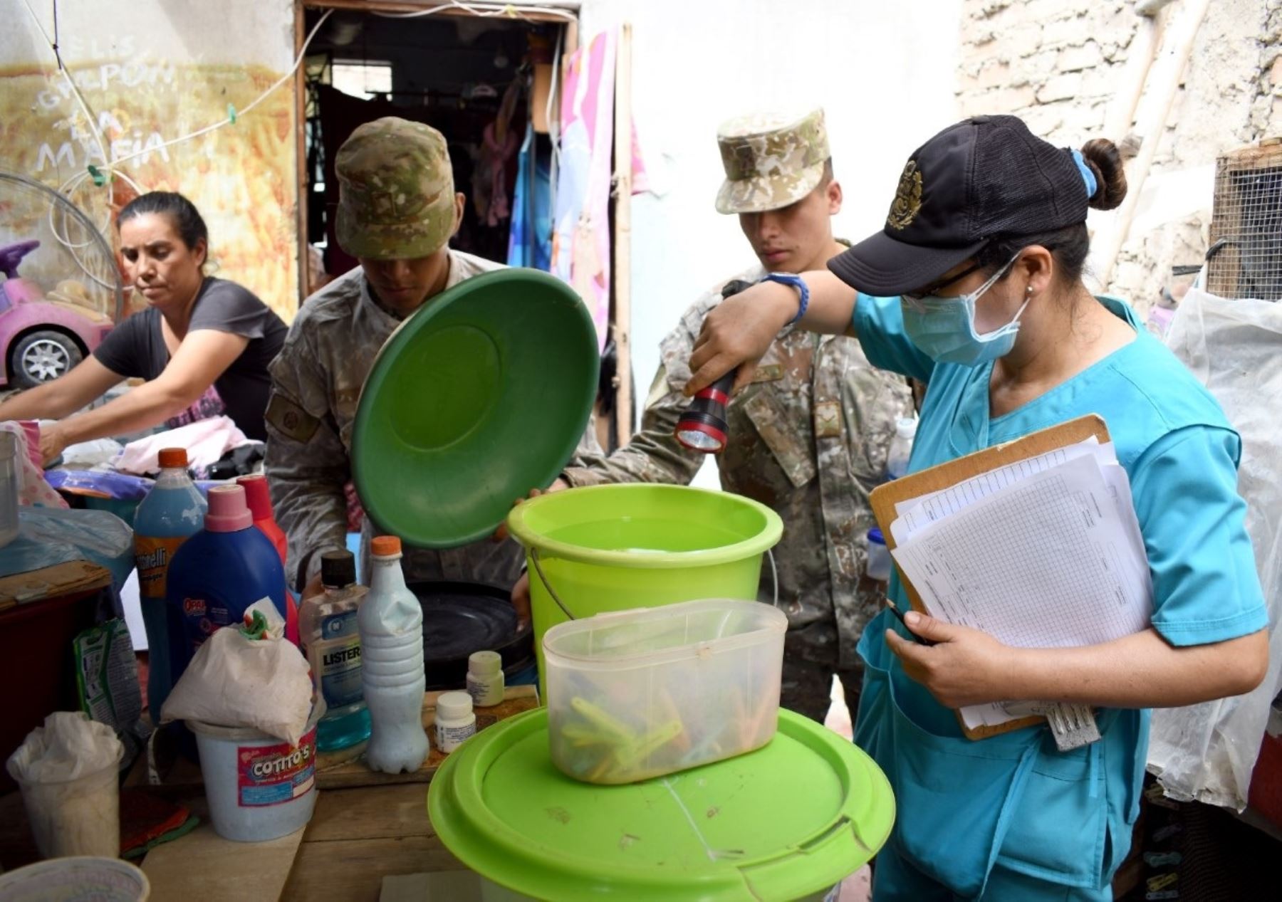 Miembros del Ejército del Perú se suman a la lucha contra el dengue que realizan las brigadas de salud de Lambayeque. ANDINA/Difusión