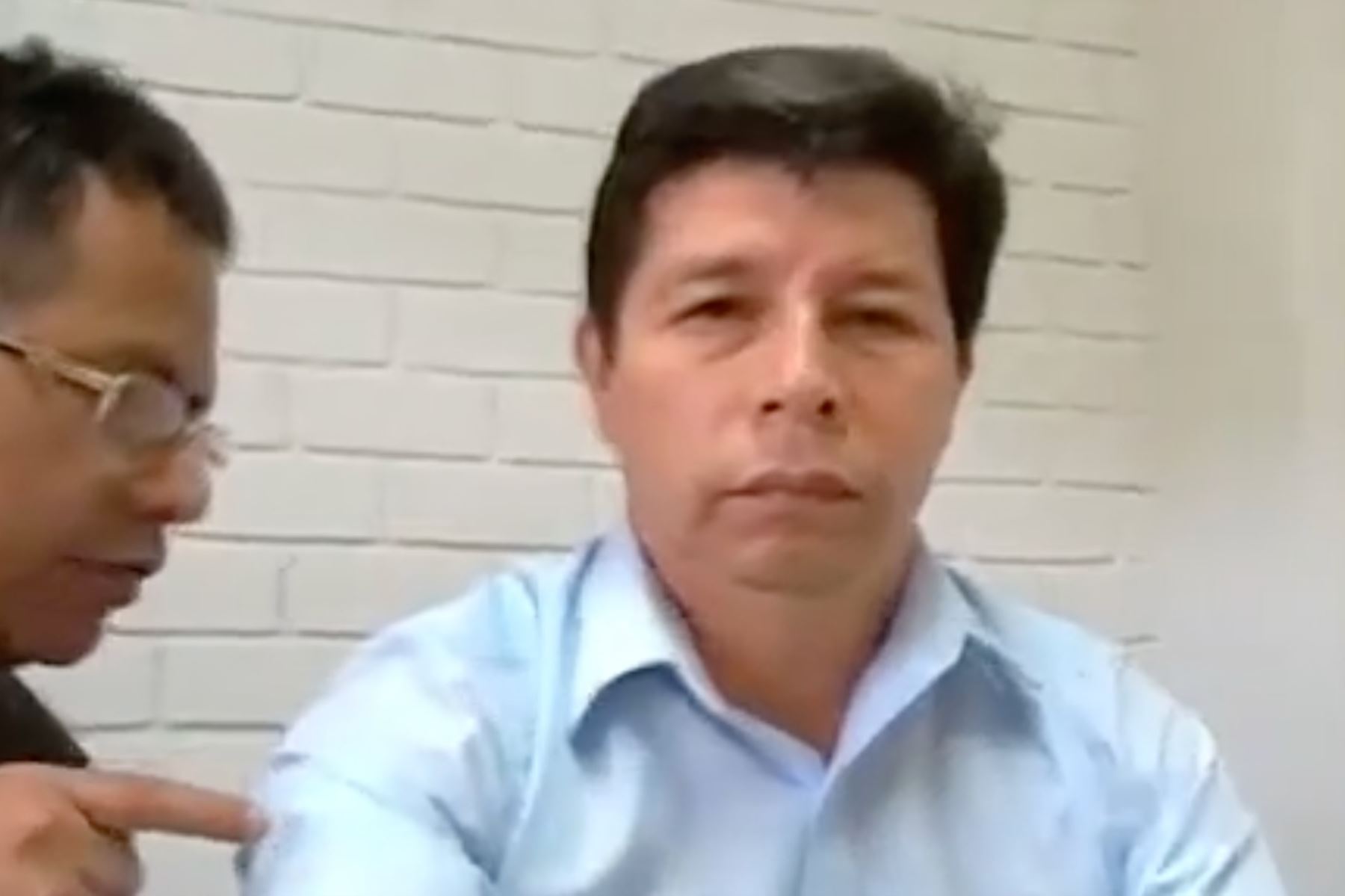 Expresidente Pedro Castillo y su abogado. Captura TV