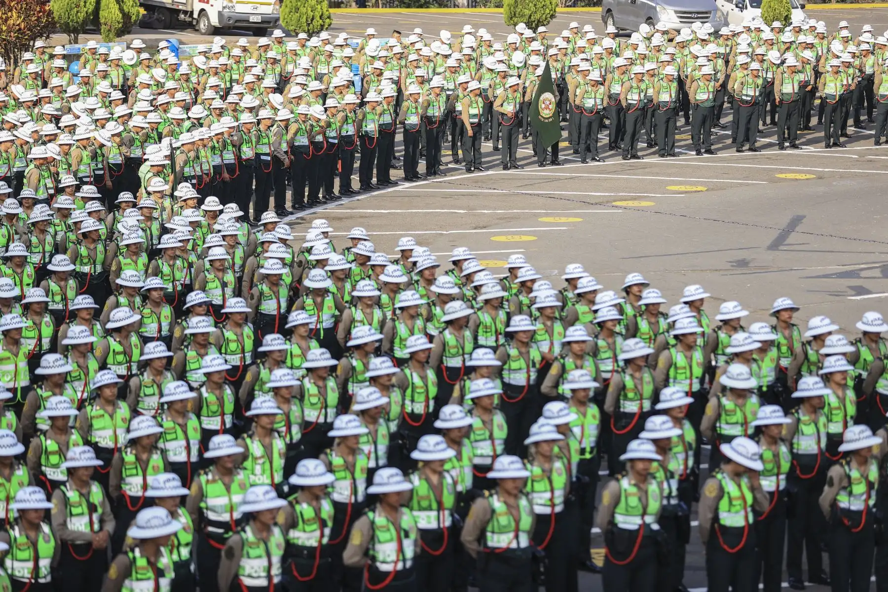 Presidenta Dina Boluarte lideró ceremonia de presentación de 3500 efectivos policiales que se sumarán al reforzamiento de la seguridad ciudadana en Lima