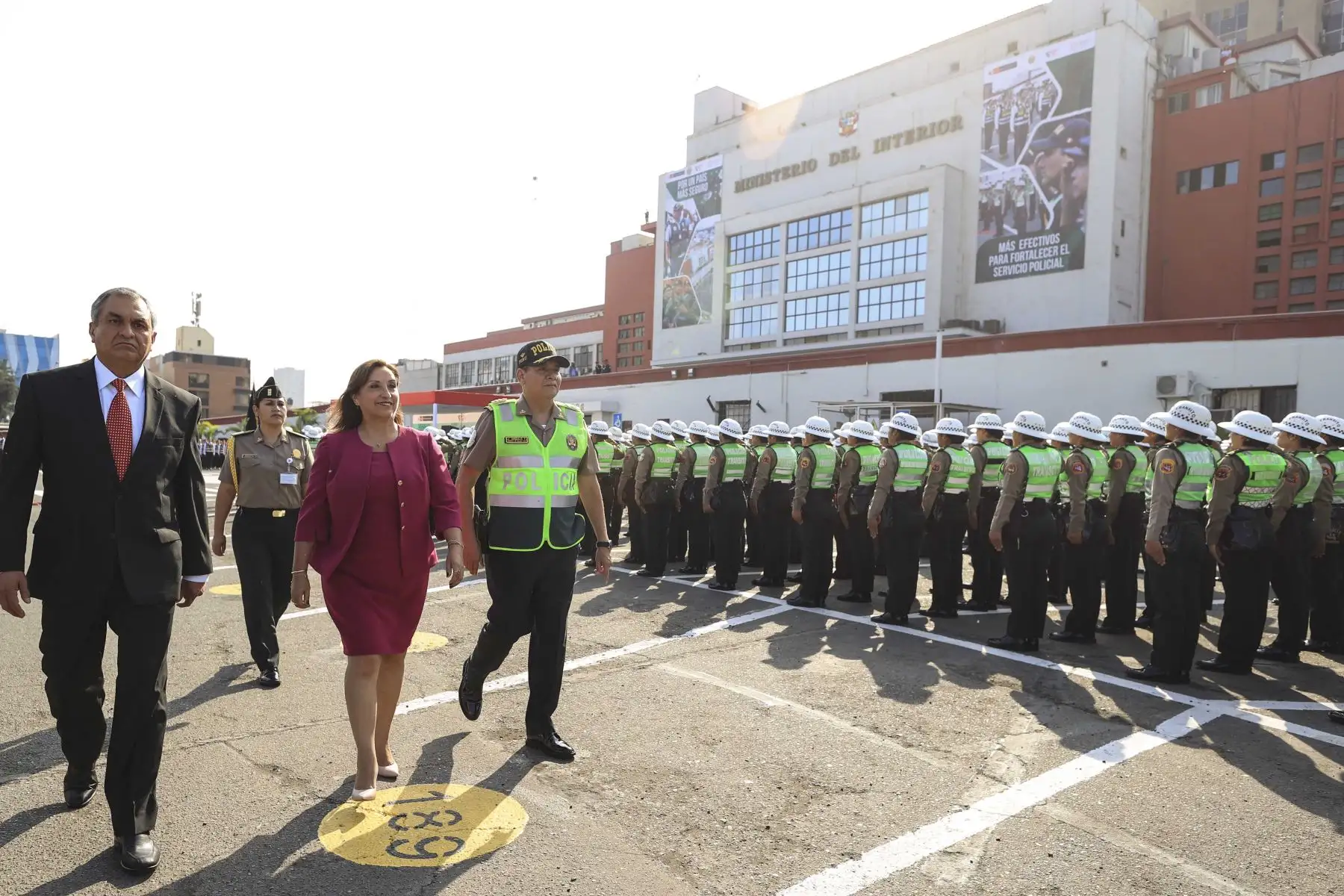 Presidenta Dina Boluarte lideró ceremonia de presentación de 3500 efectivos policiales que se sumarán al reforzamiento de la seguridad ciudadana en Lima