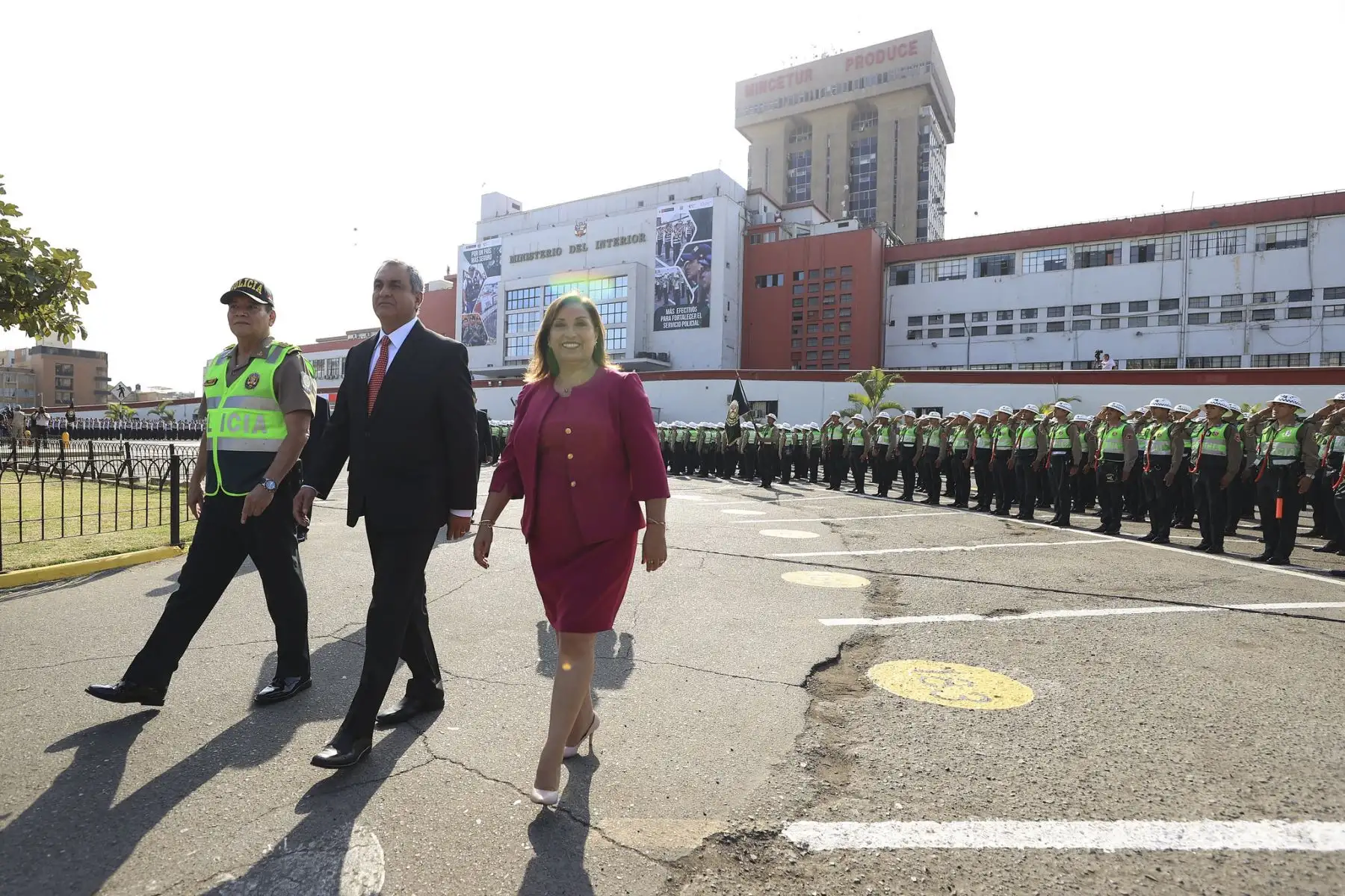 Presidenta Dina Boluarte lideró ceremonia de presentación de 3500 efectivos policiales que se sumarán al reforzamiento de la seguridad ciudadana en Lima. Foto: ANDINA/ Prensa Presidencia