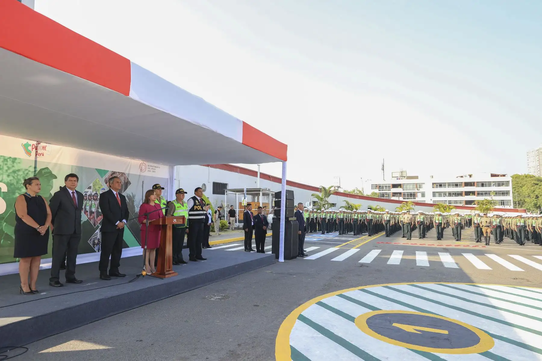 Presidenta Dina Boluarte lideró ceremonia de presentación de 3500 efectivos policiales que se sumarán al reforzamiento de la seguridad ciudadana en Lima. Foto: ANDINA/ Prensa Presidencia