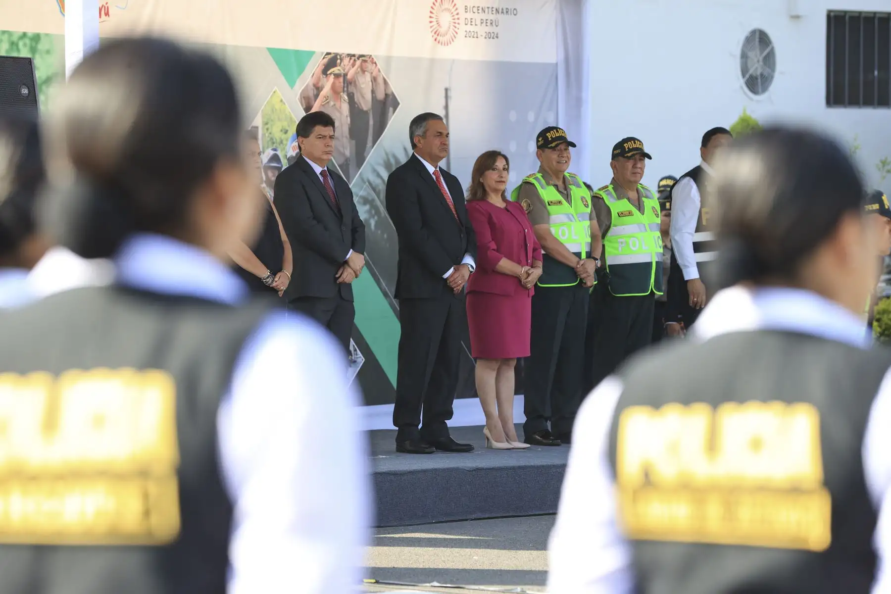Presidenta Dina Boluarte lideró ceremonia de presentación de 3500 efectivos policiales que se sumarán al reforzamiento de la seguridad ciudadana en Lima. Foto: ANDINA/ Prensa Presidencia