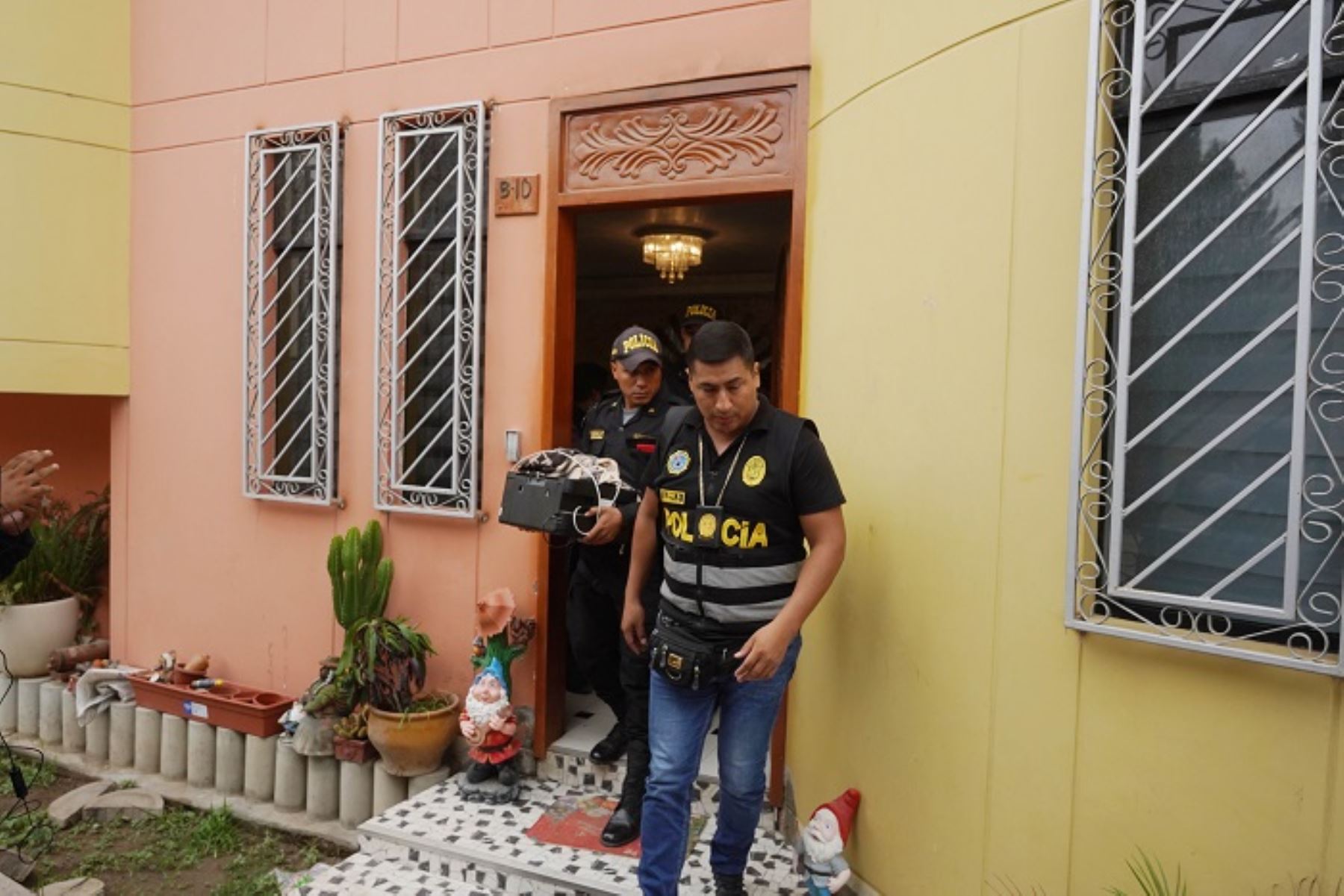 El Ministerio Público y la Policía Nacional allanaron la casa de ex gobernador regional de Ica Javier Gallegos, acusado de integrar una organización criminal. Foto: Genry Bautista.