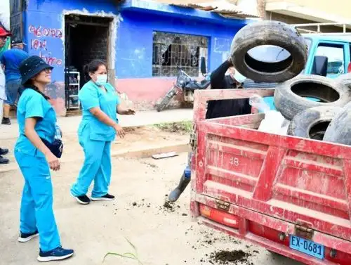 Brigadas de salud de Lambayeque eliminaron más de siete toneladas de objetos inservibles que sirven como criaderos del zancudo transmisor del dengue, zika y chikunguña. Foto: ANDINA/difusión.