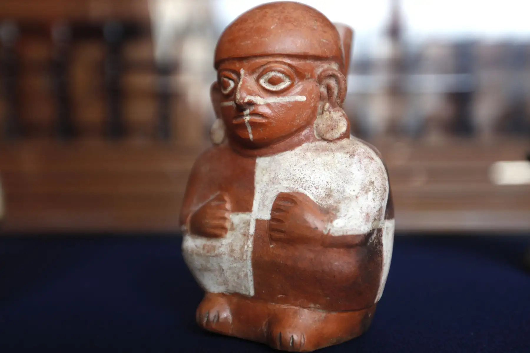 Entre las piezas repatriadas se encuentran figuras de cerámica, óleos sobre lienzo, monedas antiguas, piezas de orfebrería y documentos históricos, entre otros tipos de ejemplares. Foto: ANDINA/Daniel Bracamonte Entre las piezas repatriadas se encuentran figuras de cerámica, óleos sobre lienzo, monedas antiguas, piezas de orfebrería y documentos históricos, entre otros tipos de ejemplares. Foto: ANDINA/Daniel Bracamonte
