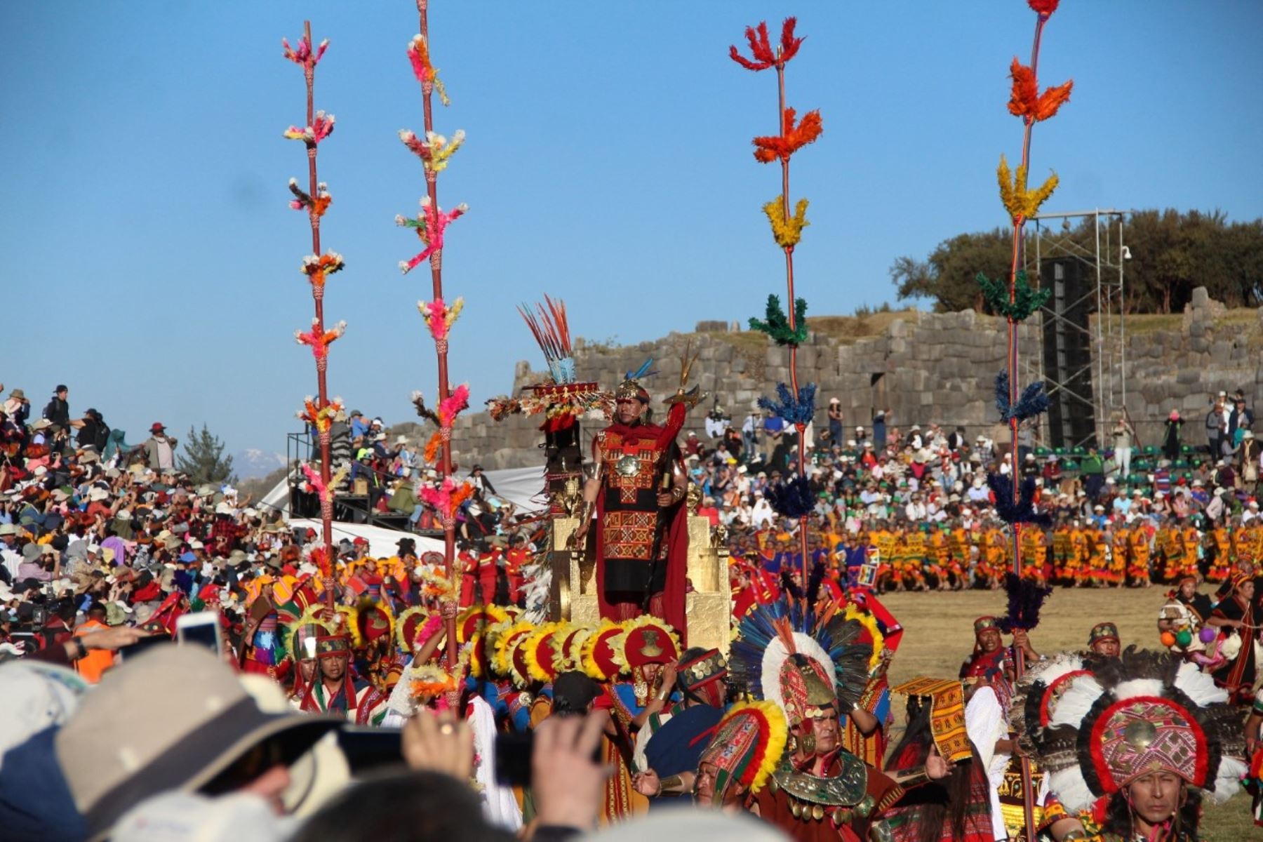 El Inti Raymi es el acto central de las fiestas jubilares de Cusco y el público responde a su interés de asistir a esta apoteósica ceremonia. Foto: Percy Hurtado