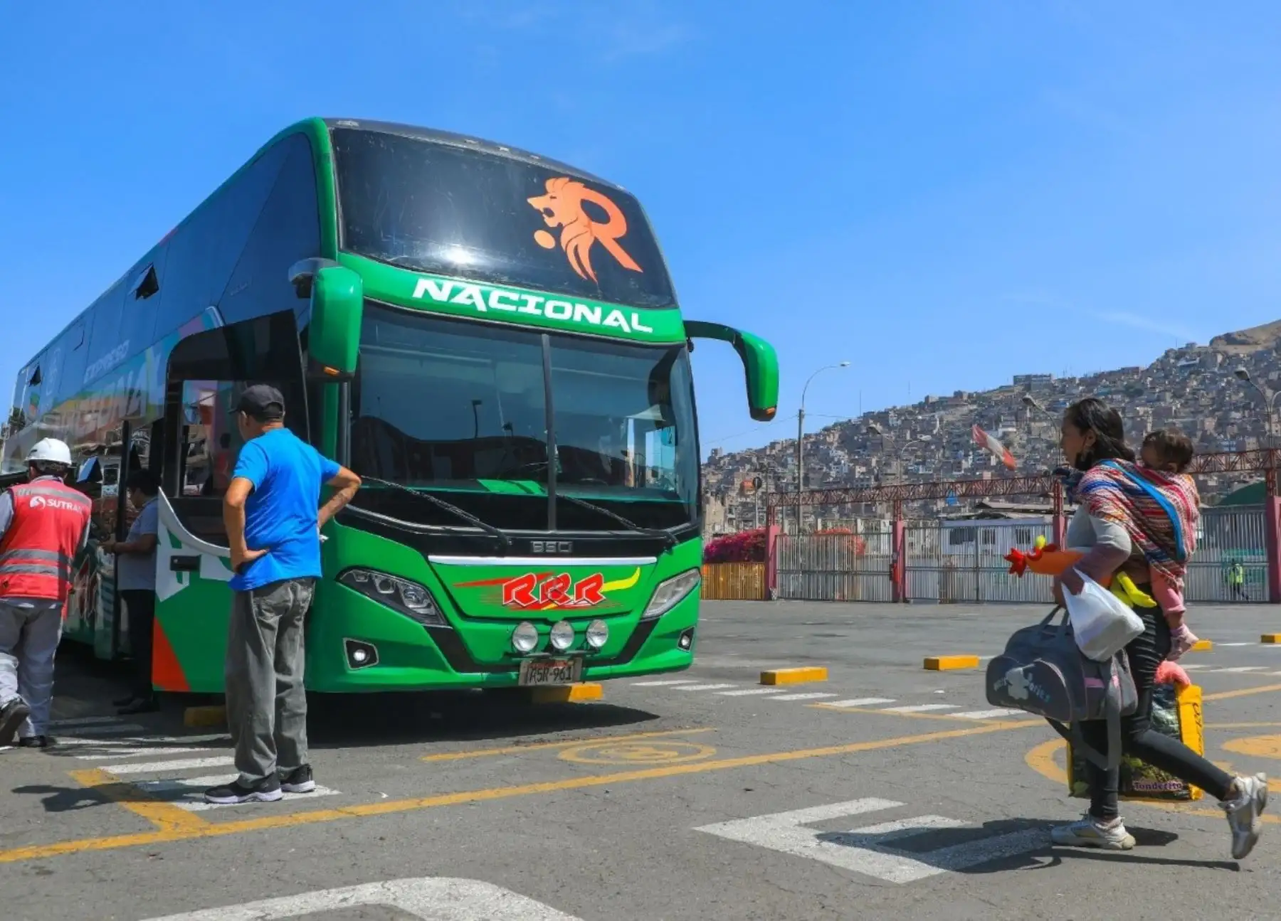 El MTC recomienda a los peruanos que van a viajar en transporte interprovincial, aprovechando el feriado largo por el Día del Trabajo, que utilicen los terminales terrestres autorizados.