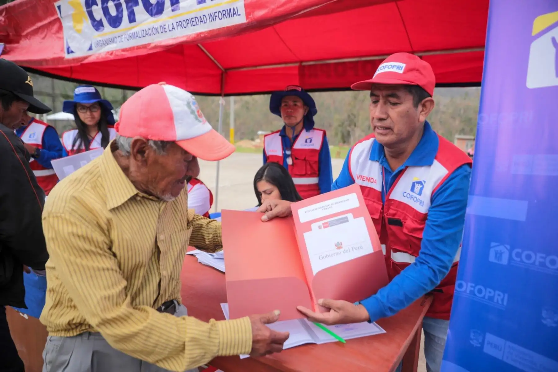 Las campañas de empadronamiento de Cofopri están orientadas a las familias cuyos AA. HH. o centros poblados han culminado el proceso de formalización integral. Foto: ANDINA/Cofopri