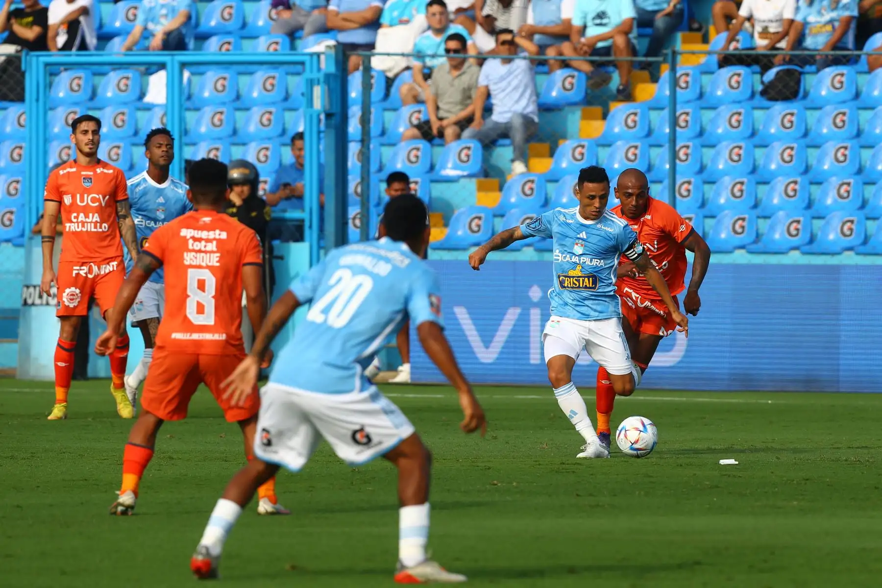 Con goles de Yorleys Mena en el minuto 57 y de Igancio da Silva en el minuto 66, el club César Vallejo empata esta tarde 1-1 con Sporting Cristal, en el estadio Alberto Gallardo de San Martín de Porres.
Foto: ANDINA/Eddy Ramos