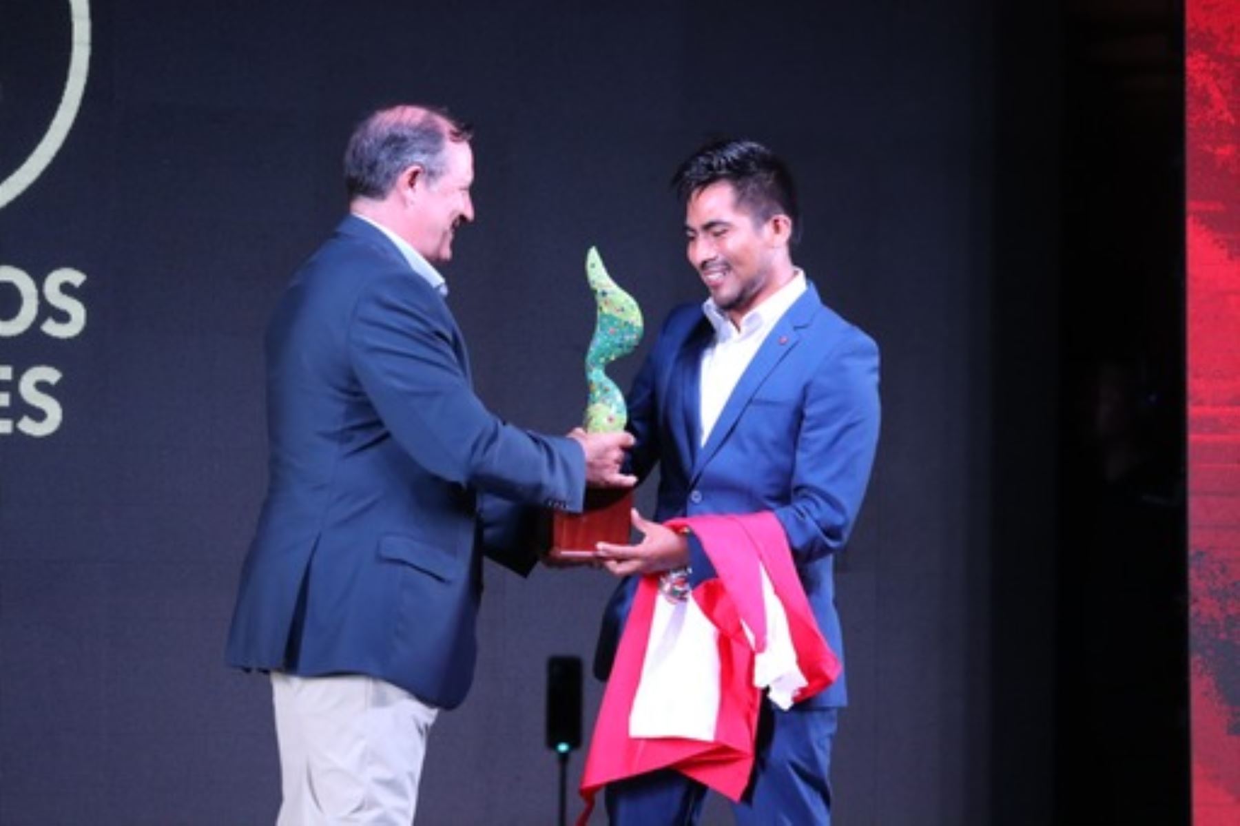 Entrega de reconocimiento al proyecto Alinti en la categoría “Renewable Energy” de los Premios Verdes 2023. Foto:ANDINA/Difusión