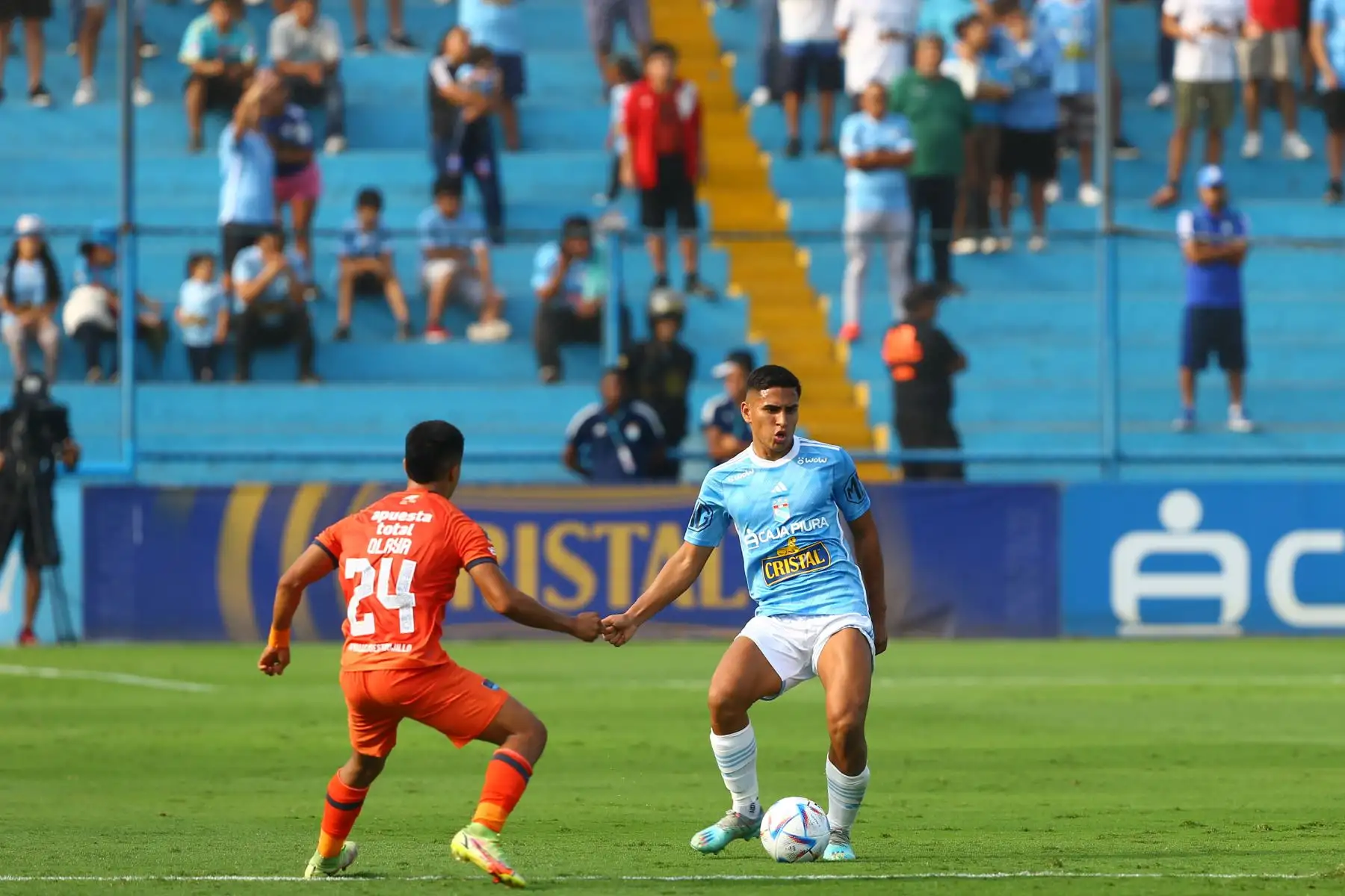 Con goles de Yorleys Mena en el minuto 57 y de Igancio da Silva en el minuto 66, el club César Vallejo empata esta tarde 1-1 con Sporting Cristal, en el estadio Alberto Gallardo de San Martín de Porres.
Foto: ANDINA/Eddy Ramos