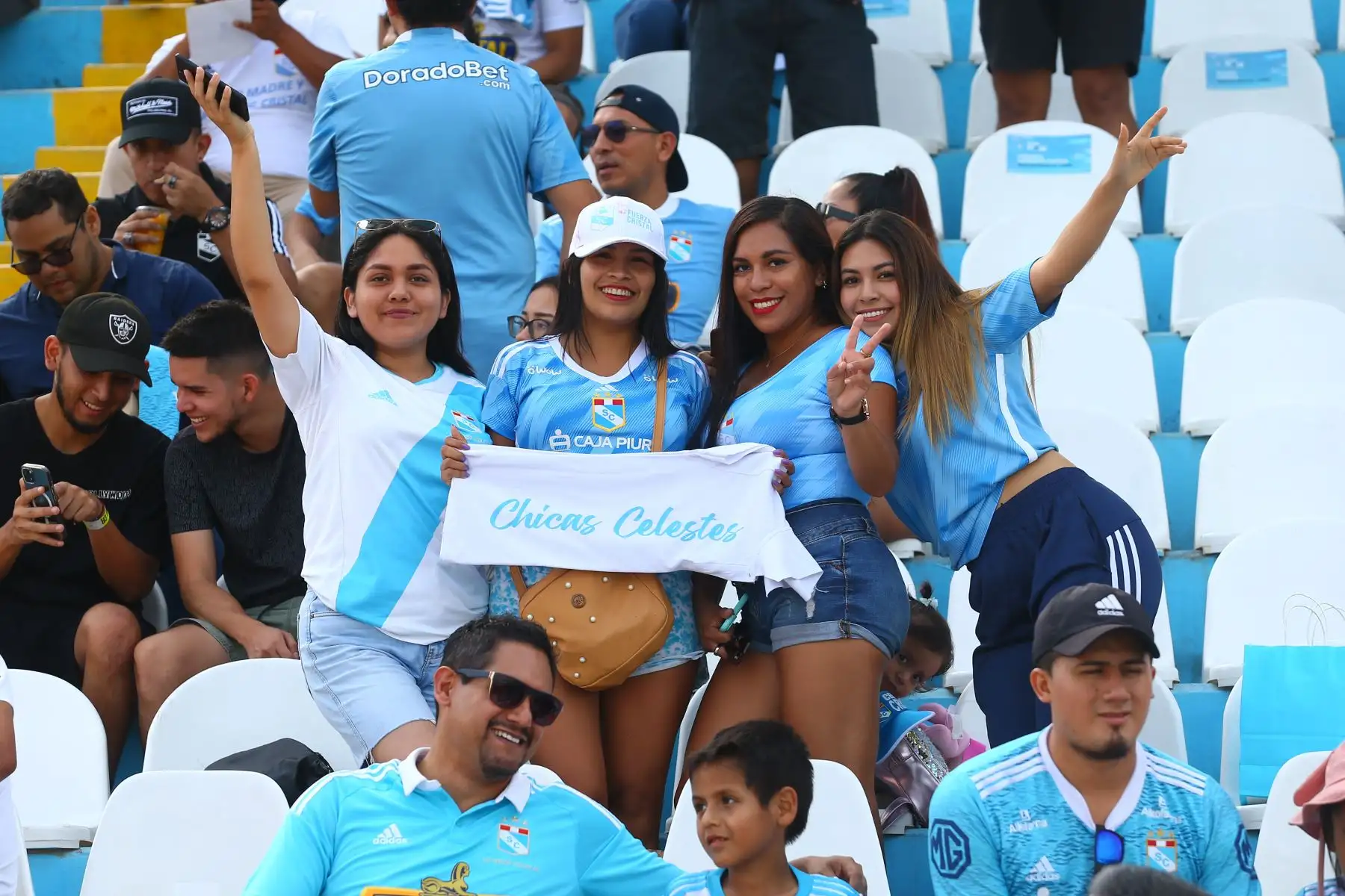 Con goles de Yorleys Mena en el minuto 57 y de Igancio da Silva en el minuto 66, el club César Vallejo empata esta tarde 1-1 con Sporting Cristal, en el estadio Alberto Gallardo de San Martín de Porres.
Foto: ANDINA/Eddy Ramos