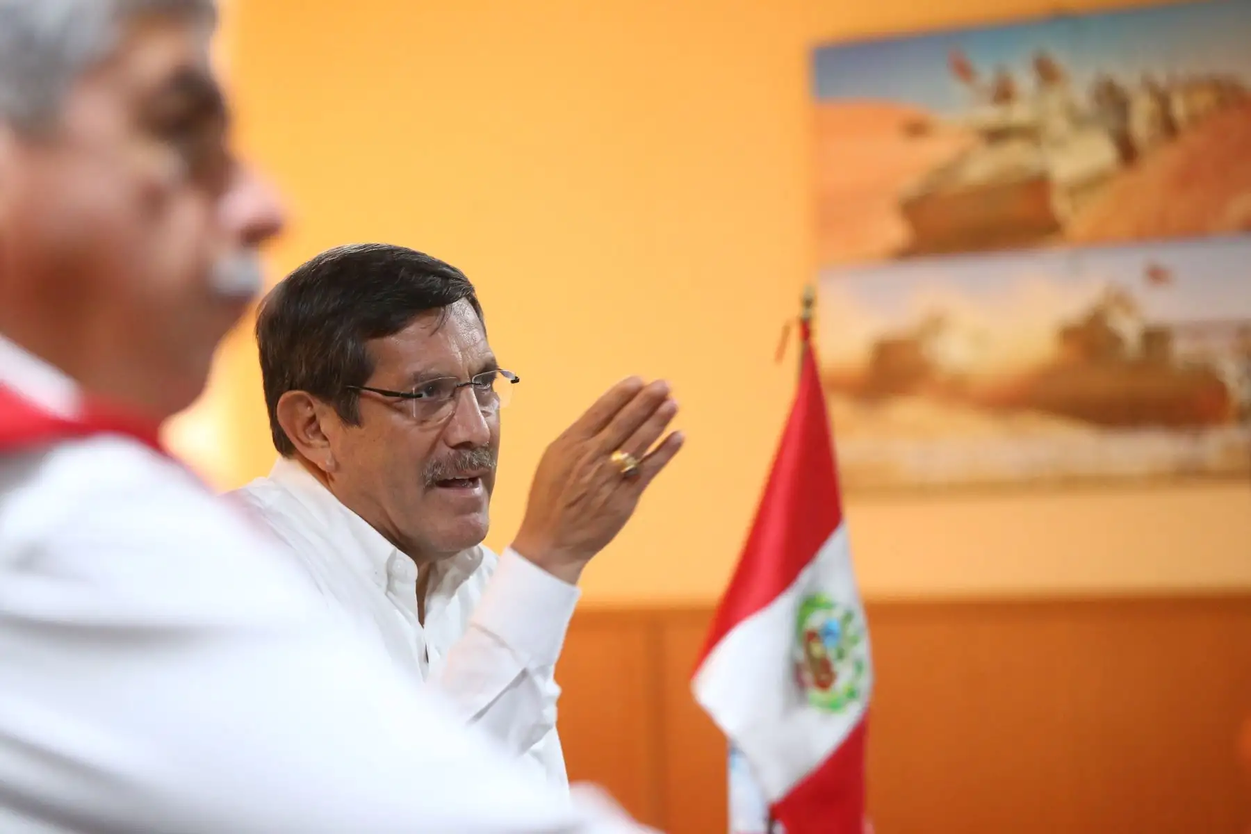 El ministro de Defensa, Jorge Chávez Cresta, supervisó la llegada a Tacna y desplazamiento del contingente militar que se ha desplegado hacia la zona fronteriza con Chile para apoyar a la Policía Nacional del Perú en las labores de vigilancia.
Foto: ANDINA/MINDEF