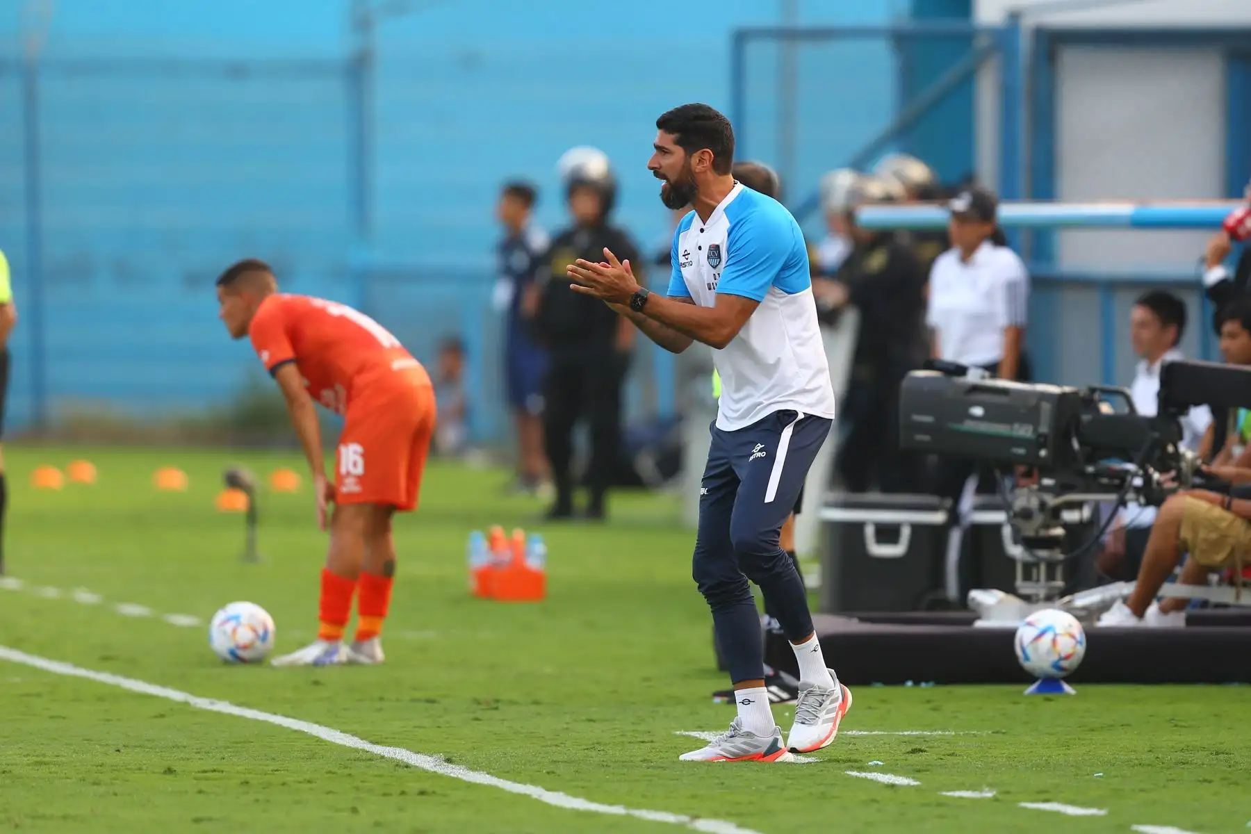 Con goles de Yorleys Mena en el minuto 57 y de Igancio da Silva en el minuto 66, el club César Vallejo empata esta tarde 1-1 con Sporting Cristal, en el estadio Alberto Gallardo de San Martín de Porres.
Foto: ANDINA/Eddy Ramos
