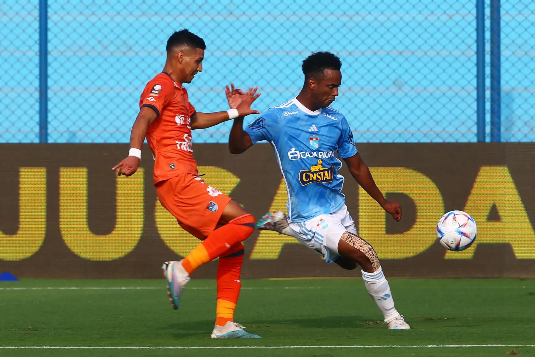 Con goles de Yorleys Mena en el minuto 57 y de Igancio da Silva en el minuto 66, el club César Vallejo empata esta tarde 1-1 con Sporting Cristal, en el estadio Alberto Gallardo de San Martín de Porres. Foto: ANDINA/Eddy Ramos