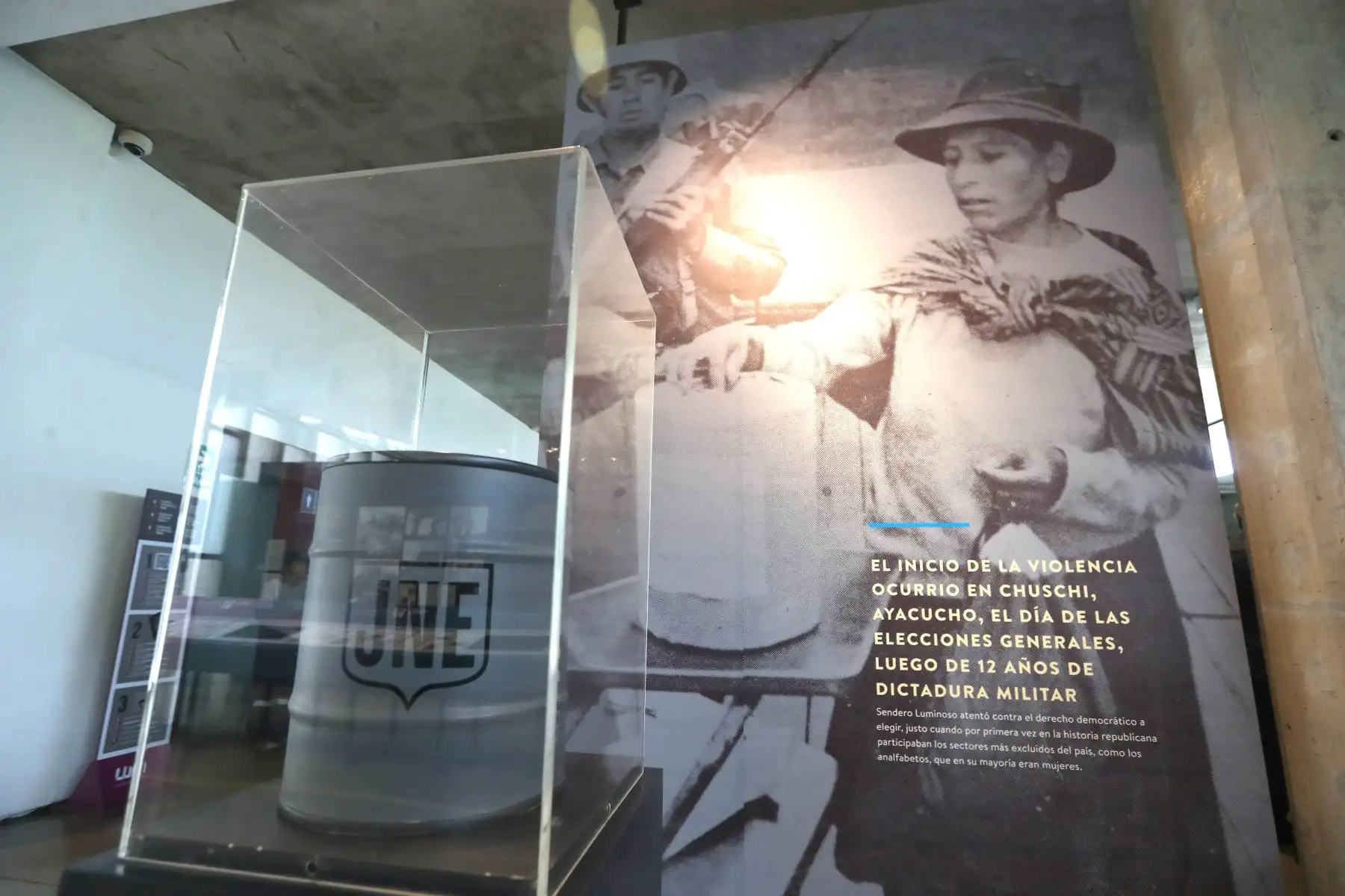 El lugar de la Memoria, la Tolerancia y la Inclusión Social (LUM) reabre sus puertas al público luego que el Ministerio de Cultura ejecutara un plan de adecuación sobre temas de seguridad de la edificación.

Foto: ANDINA/Ricardo Cuba