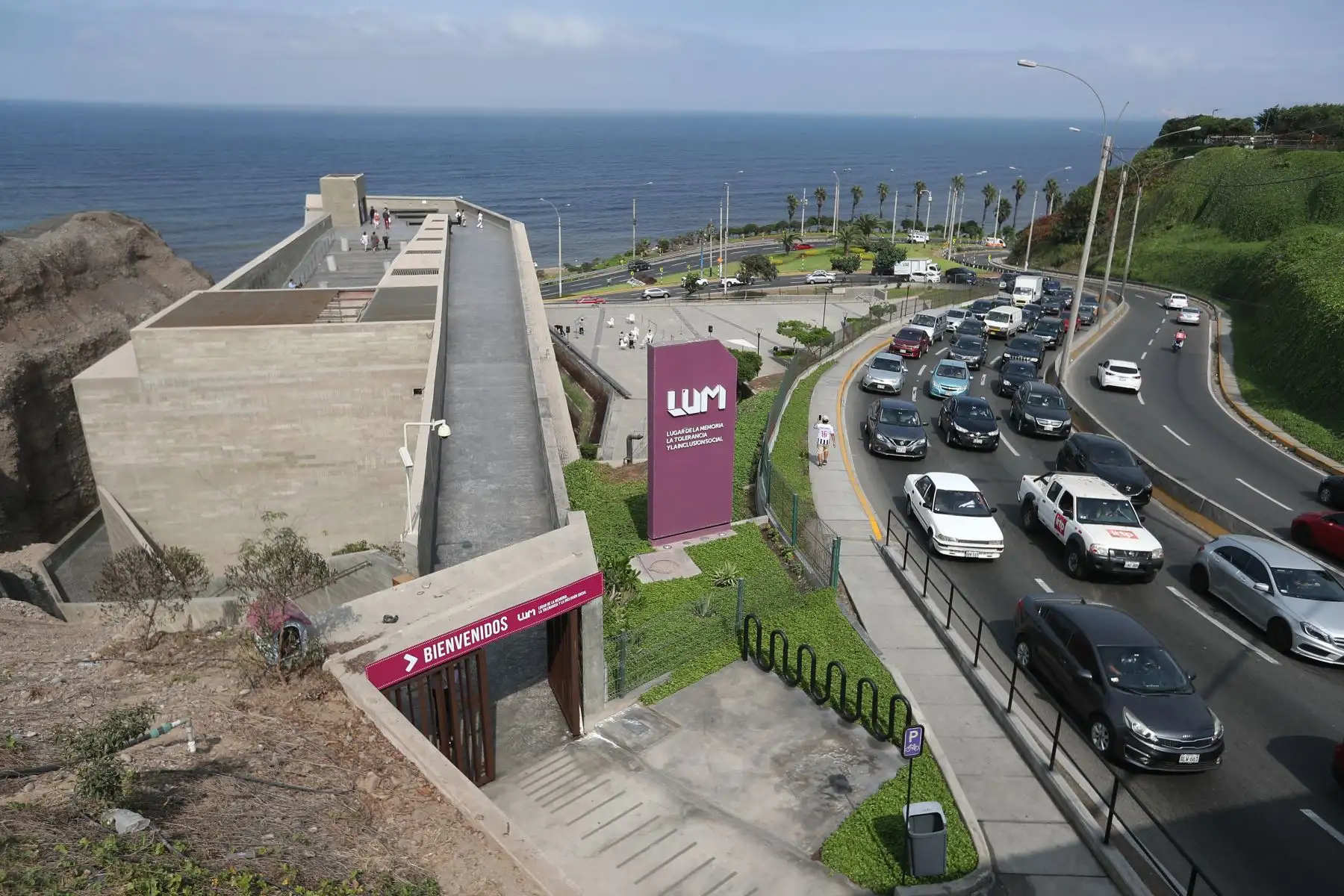 El lugar de la Memoria, la Tolerancia y la Inclusión Social (LUM) reabre sus puertas al público luego que el Ministerio de Cultura ejecutara un plan de adecuación sobre temas de seguridad de la edificación.

Foto: ANDINA/Ricardo Cuba