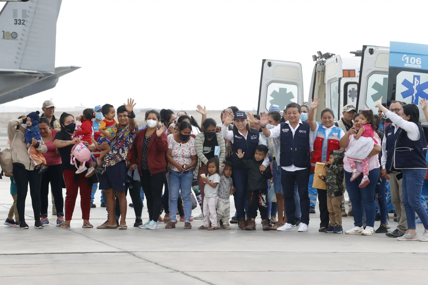 El Ministerio de Salud, a través del Servicio de Atención Móvil de Urgencias y con apoyo de la Fuerza Aérea del Perú, trasladaron vía aérea a 23 pacientes menores de edad desde la ciudad de Yurimaguas  hacia la capital  para recibir atención especializada.Foto: ANDINA/Vidal Tarqui
