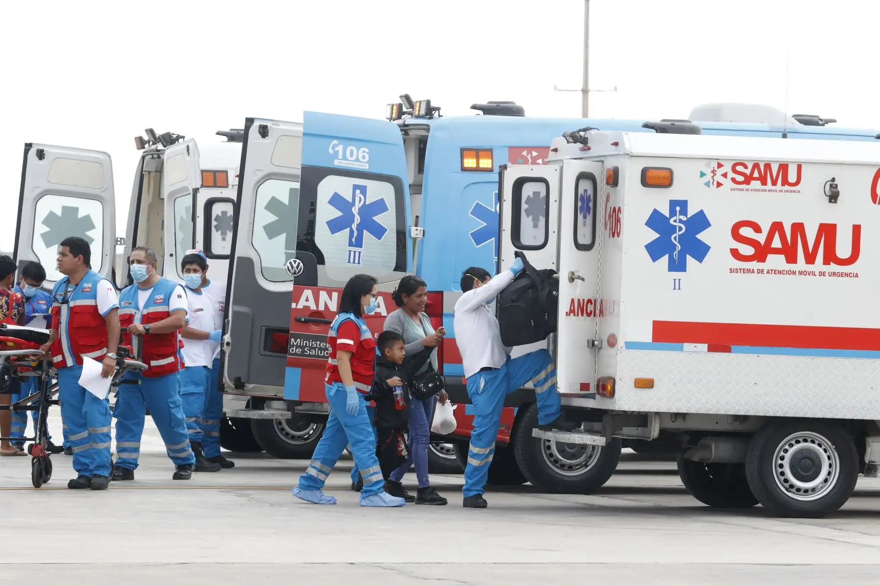 Las ambulancias del SAMU desplazaron a los pequeños al Hospital Sergio E. Bernales, Dos de Mayo y Cayetano Heredia. Foto: ANDINA/Vidal Tarqui