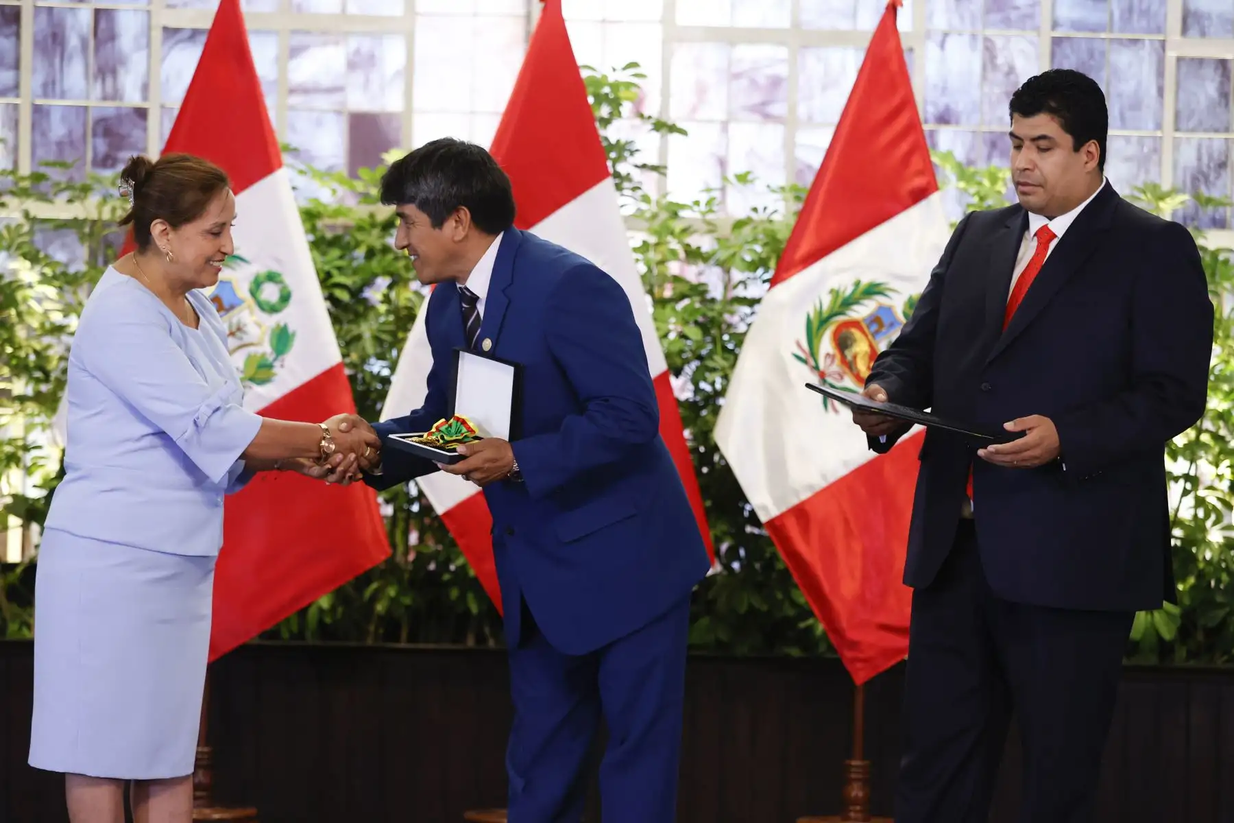 Presidenta de la república, Dina Boluarte, participa en ceremonia de condecoración de la Orden del Trabajo 2023, en el marco del Día Internacional de los Trabajadores. Foto:ANDINA/Prensa Presidencia