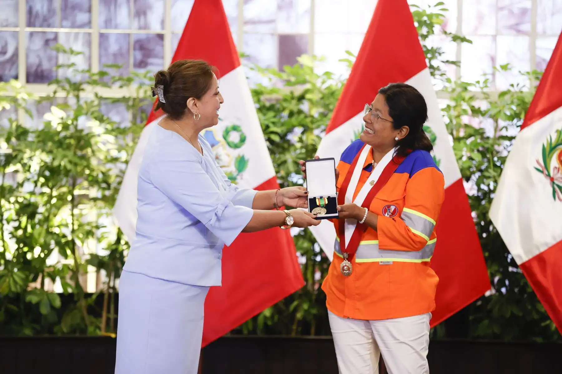 Presidenta de la república, Dina Boluarte, participa en ceremonia de condecoración de la Orden del Trabajo 2023, en el marco del Día Internacional de los Trabajadores. Foto:ANDINA/Prensa Presidencia