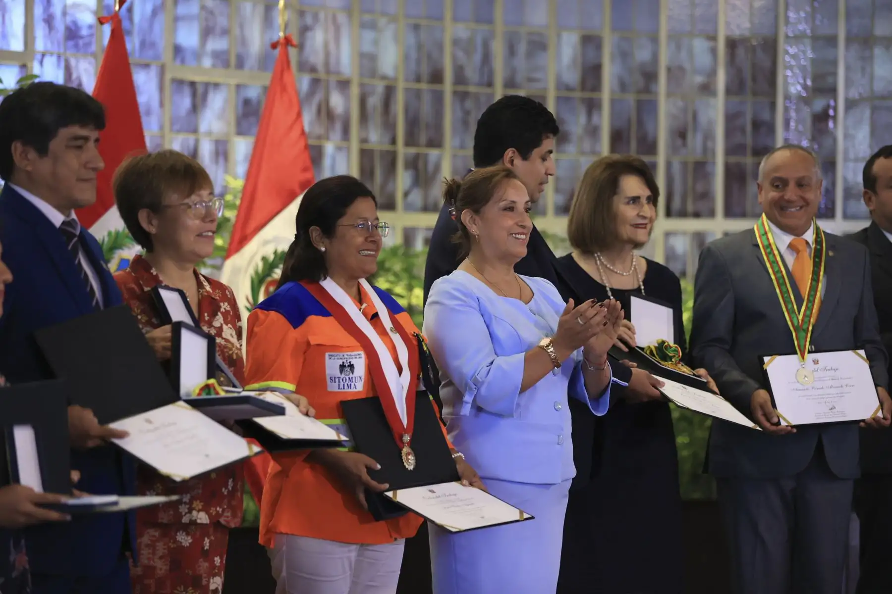 Presidenta de la república, Dina Boluarte, participa en ceremonia de condecoración de la Orden del Trabajo 2023, en el marco del Día Internacional de los Trabajadores. Foto:ANDINA/Prensa Presidencia