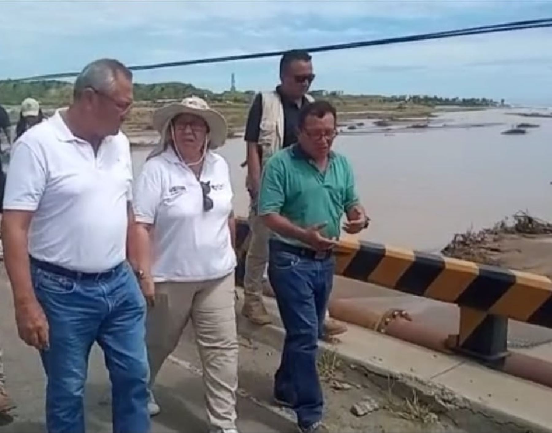 Ministra de Desarrollo Agrario y Riego, Nelly Paredes, cumple una visita de trabajo en Tumbes para evaluar los daños causados por el desborde del río Tumbes en el sector agrícola. Foto: Milagros Rodríguez