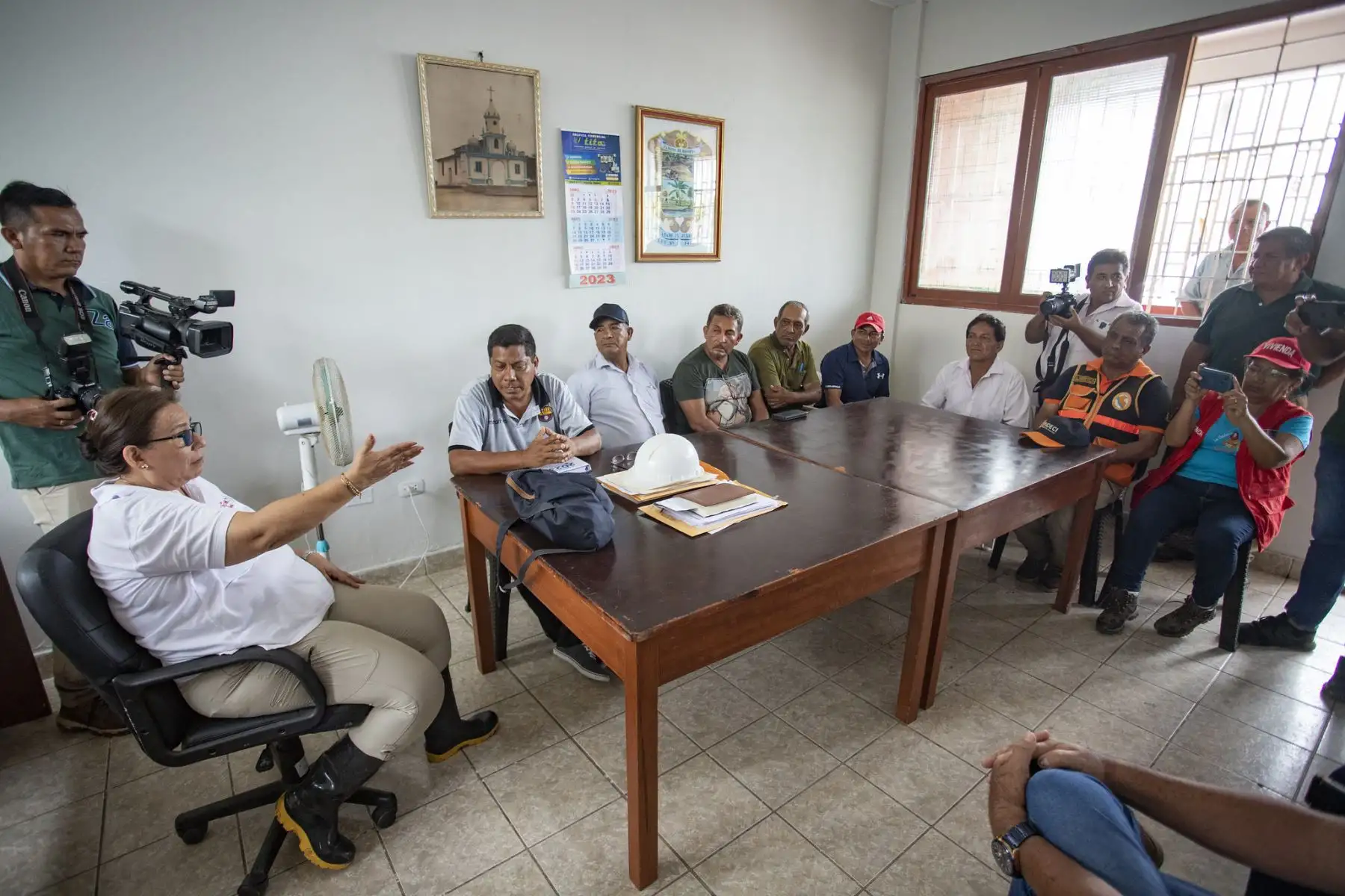 En el marco del Día del Trabajo, la ministra de Desarrollo Agrario y Riego, Nelly Paredes del Castillo, llegó hoy nuevamente a la región Tumbes para supervisar junto al gobernador regional, Segismundo Cruces, las acciones de atención a la población que sufre los embates de las intensas lluvias e inundaciones.
Foto:ANDINA/MIDAGRI
