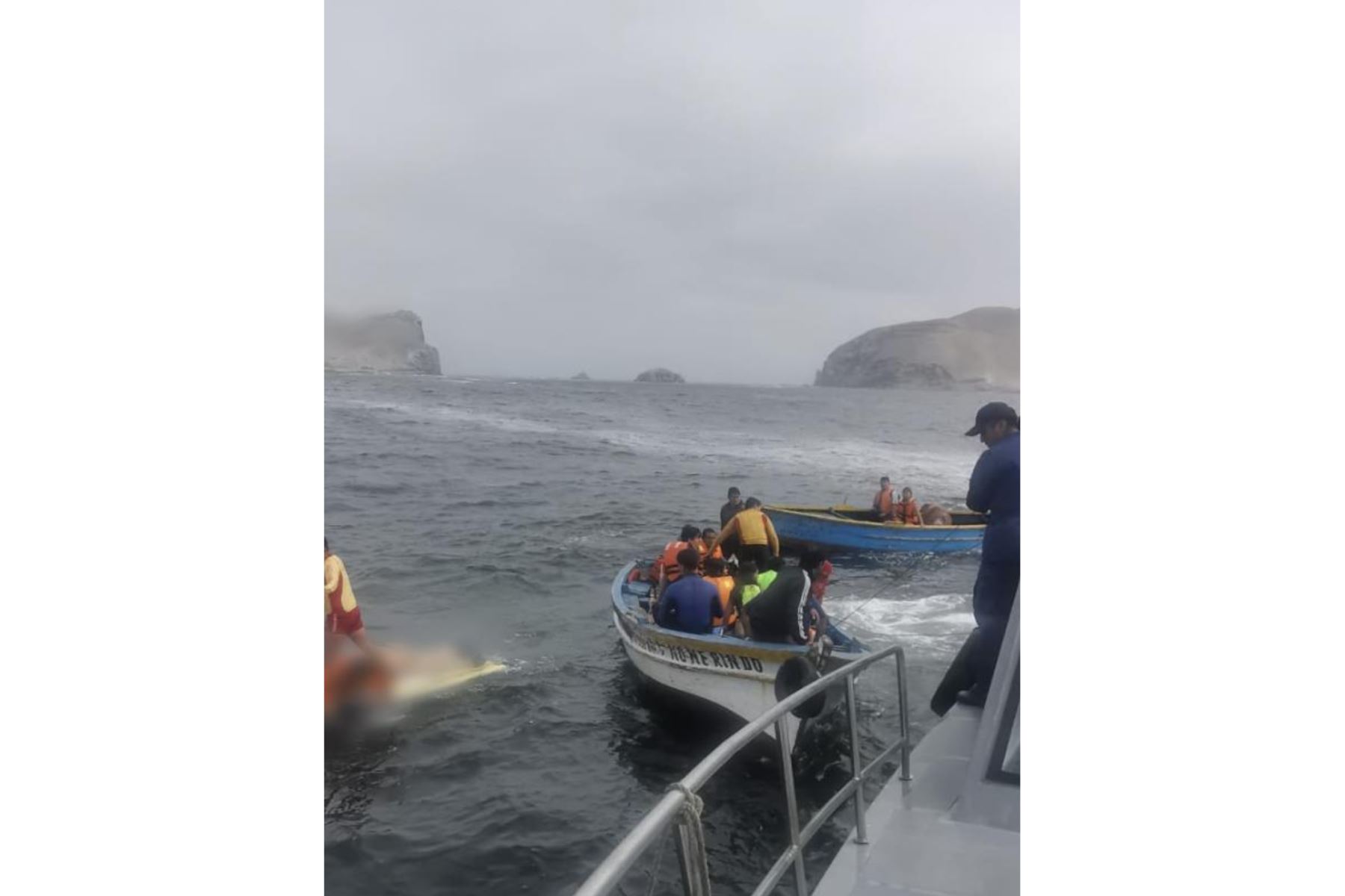 Entre las personas socorridas por el personal Guardacostas de la Capitanía de Puerto del Callao se encontraban dos menores de edad, una niña de 12 años que fue llevada hasta la enfermería de la Escuela Naval del Perú. ANDINA/ Latina Noticias. ANDINA/Difusión