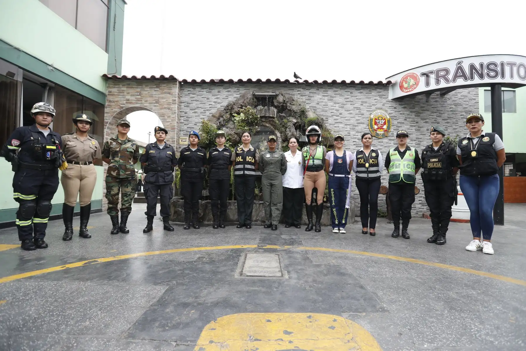 En el Día de la Mujer Policía, representantes de diversas divisiones policiales son reconocidas por su esforzada labor de velar por el orden y la seguridad en el país. Foto: ANDINA/Daniel Bracamonte