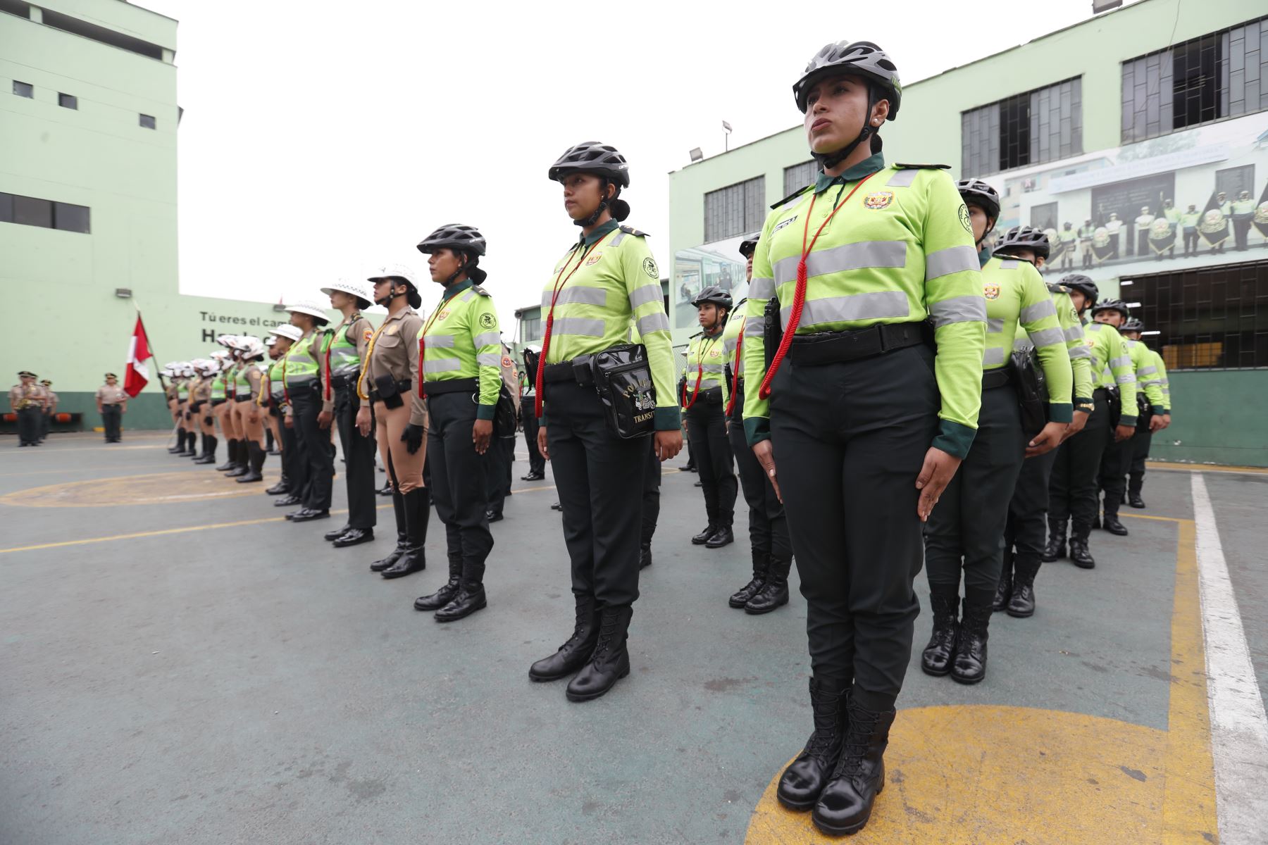 En el Día de la Mujer Policía, representantes de diversas divisiones policiales son reconocidas por su esforzada labor. Foto: ANDINA/Daniel Bracamonte