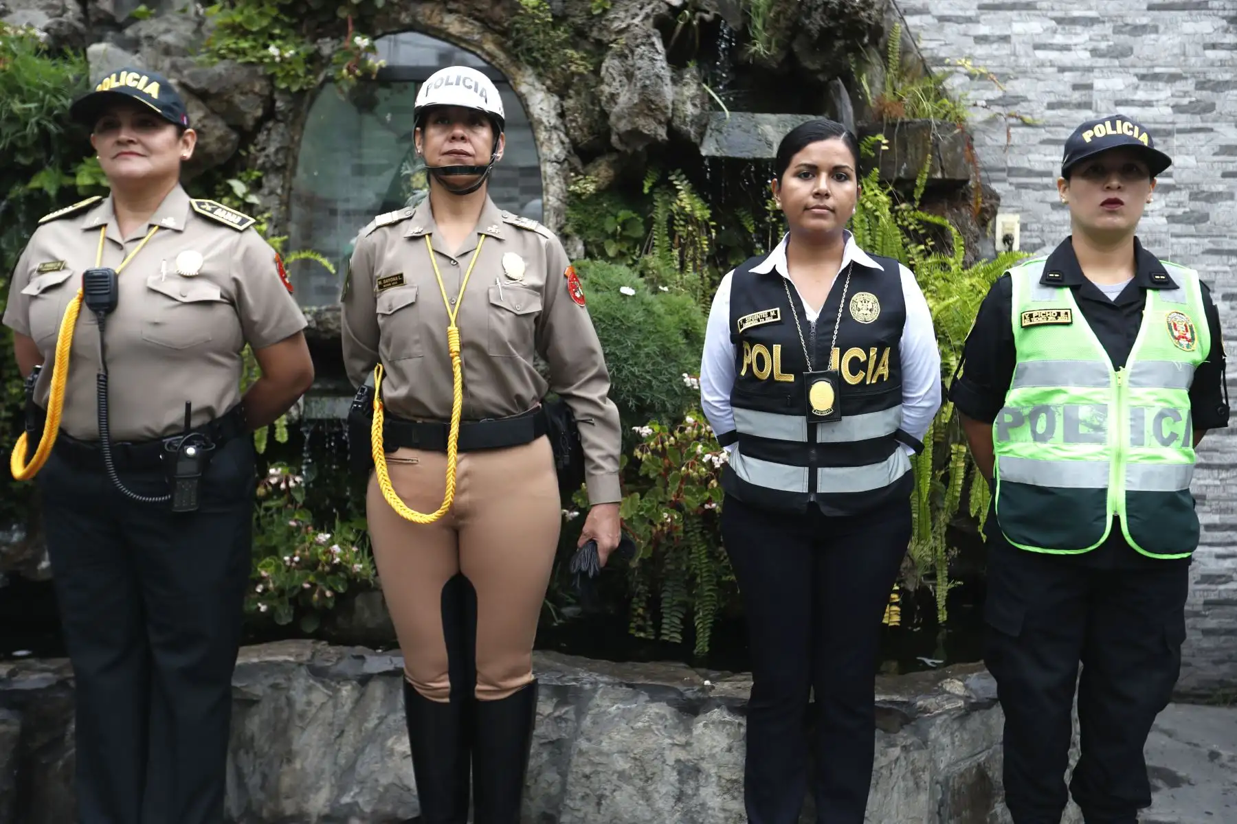 En el Día de la Mujer Policía, representantes de la División de Protección de Carreteras, de Investigación Criminal y de la unidad de Tránsito son reconocidas por su importante labor en la sociedad. Foto: ANDINA/Daniel Bracamonte