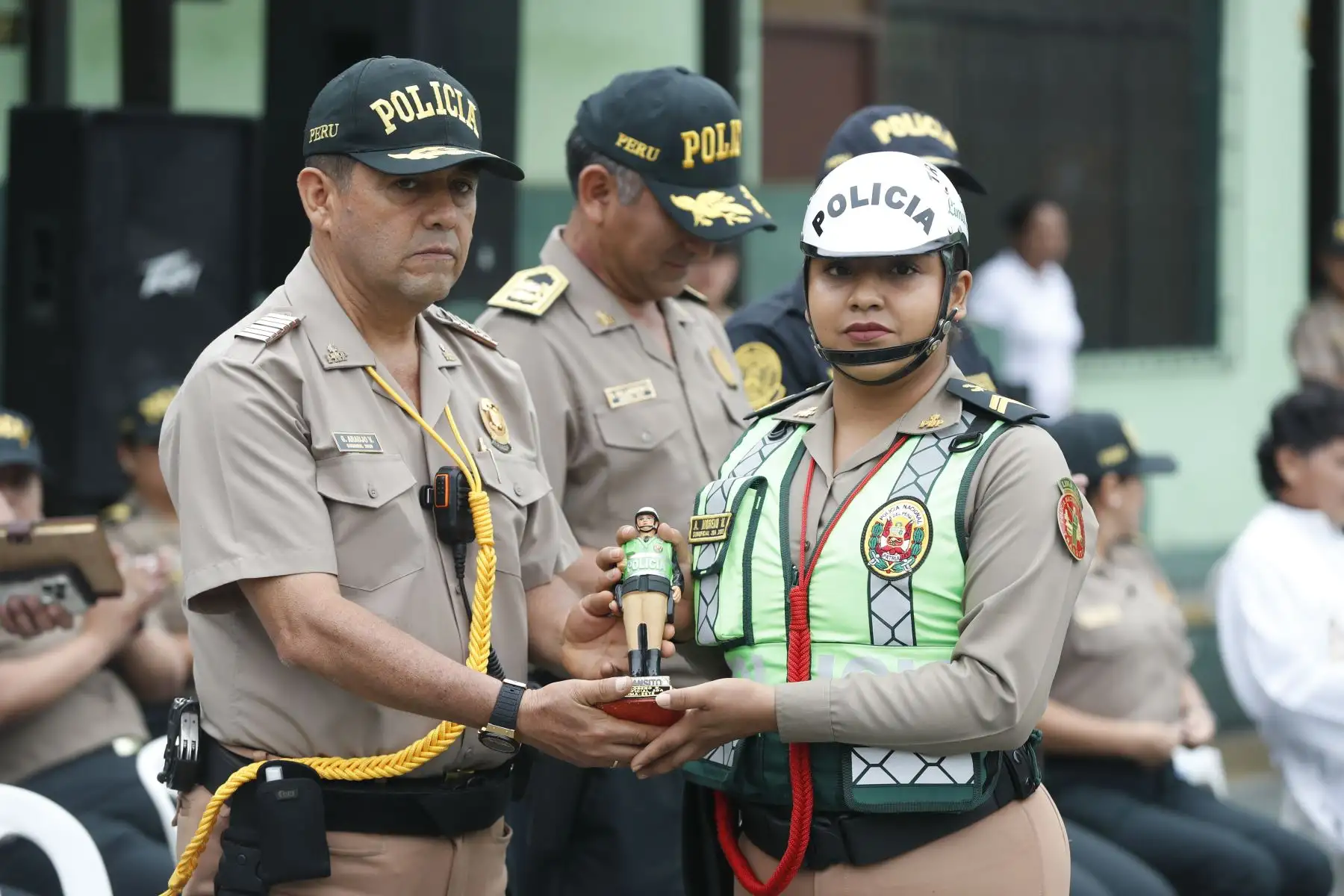 Mujeres policías de la unidad de Tránsito fueron reconocidas por haber realizado destacadas labores y hazañas en lo que va del 2023, en el marco de celebrarse el Día de la Mujer Policía. Foto: ANDINA/Daniel Bracamonte
