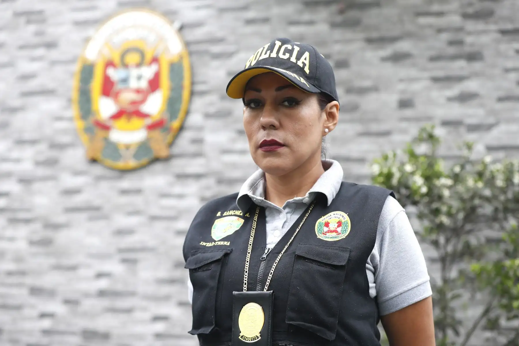 Ella es la Sub oficial de 1ra, Brenda Sánchez Aburto, con 3 años de servicio en la PNP. Forma parte de la Unidad Terna, y se desenvuelve en operativos para combatir delitos comunes y para desarticular bandas de micro comercialización de drogas. Foto: ANDINA/Daniel Bracamonte