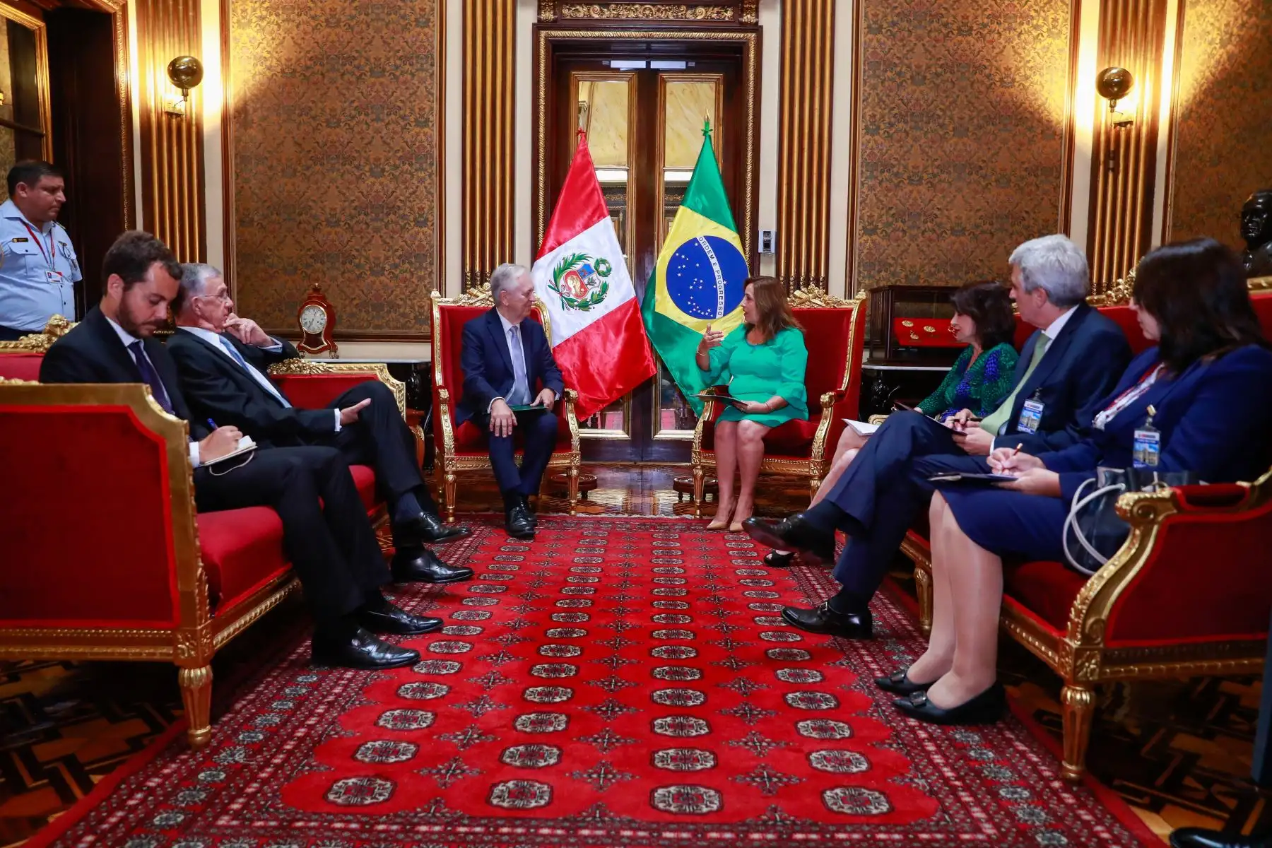 Audiencia de la presidenta Dina Boluarte con el embajador extraordinario de Brasil para el cambio climático, Luis Alberto Figuereido Machado. Foto: ANDINA/ Prensa Presidencia