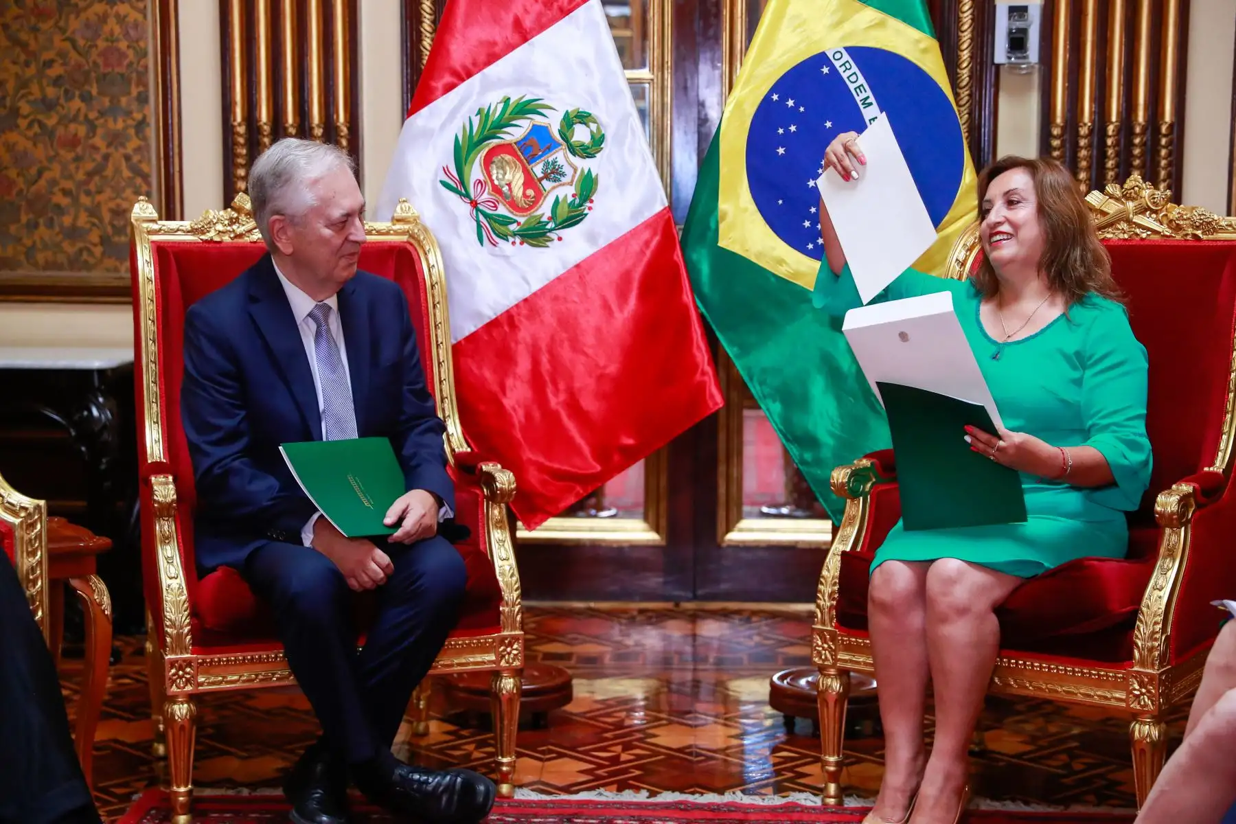 Audiencia de la presidenta Dina Boluarte con el embajador extraordinario de Brasil para el cambio climático, Luis Alberto Figuereido Machado. Foto: ANDINA/ Prensa Presidencia