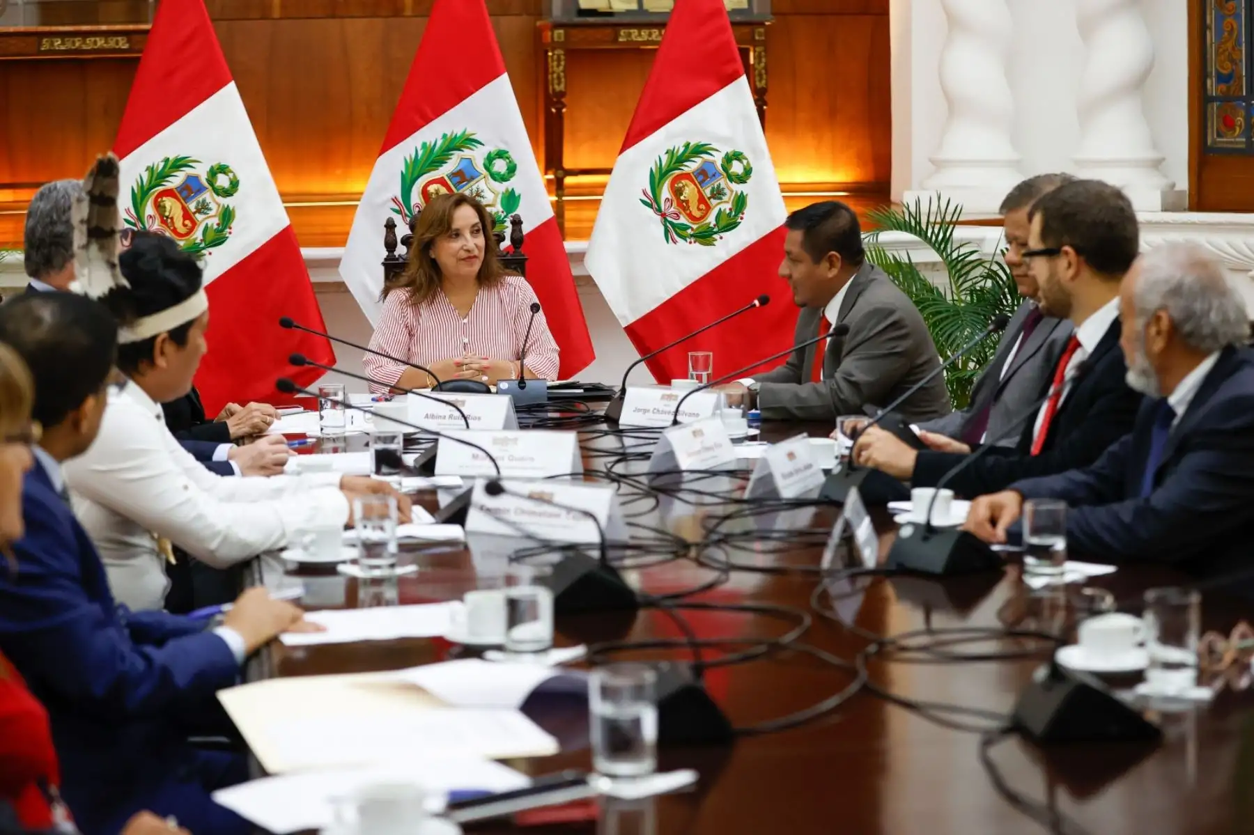 Reunión de trabajo sobre Desarrollo Amazónico, en la que participaron el gobernador de Loreto; el alcalde provincial de Maynas; otros representantes de la zona; y la ministra de Ambiente. Foto: ANDINA/Prensa Presidencia
