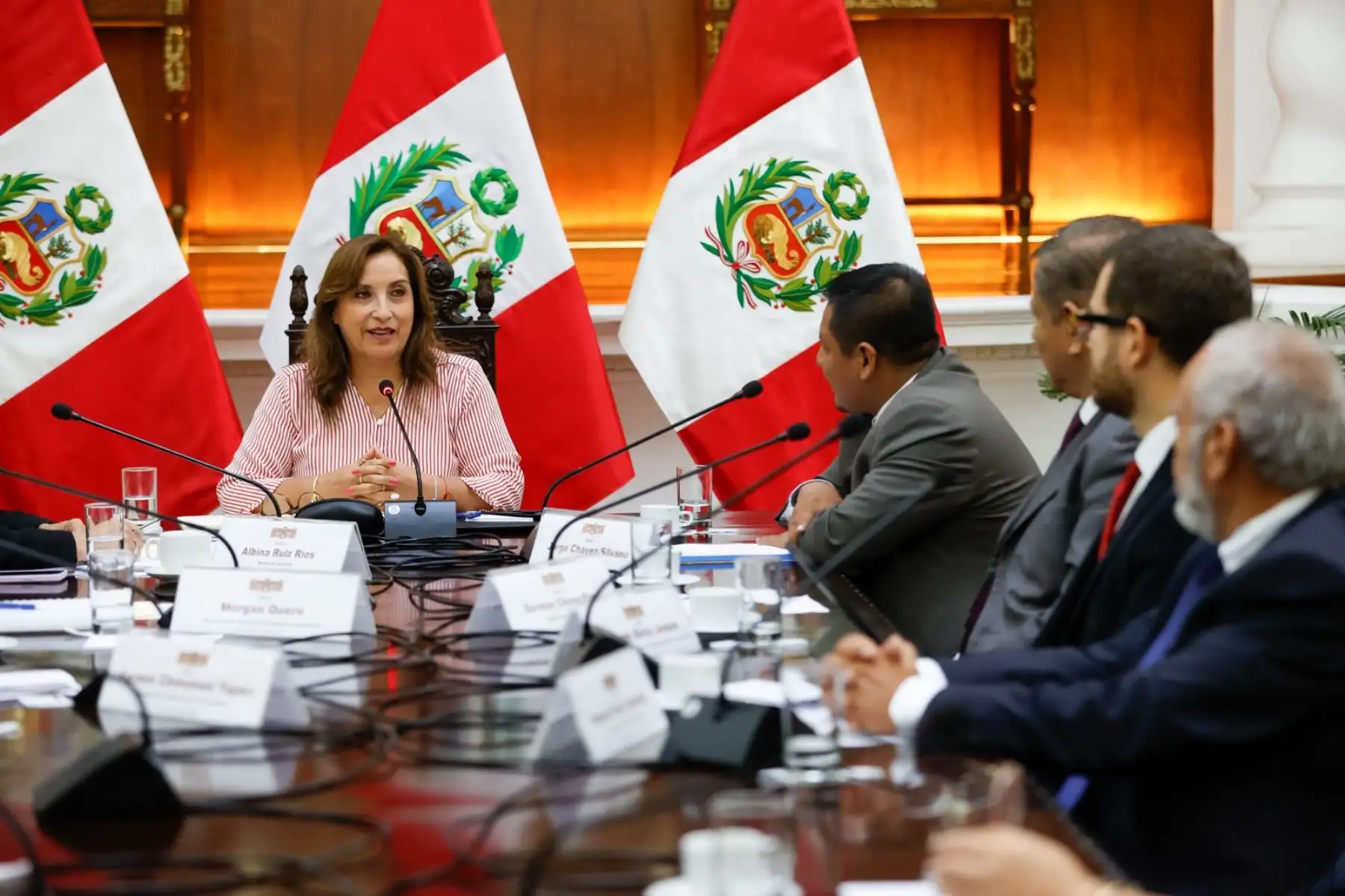 Reunión de trabajo sobre Desarrollo Amazónico, en la que participaron el gobernador de Loreto; el alcalde provincial de Maynas; otros representantes de la zona; y la ministra de Ambiente. Foto: ANDINA/Prensa Presidencia
