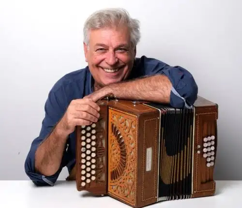 Acordeonista italiano Riccardo Tesi y trío suizo Iheimisch realizarán conciertos en Lima.