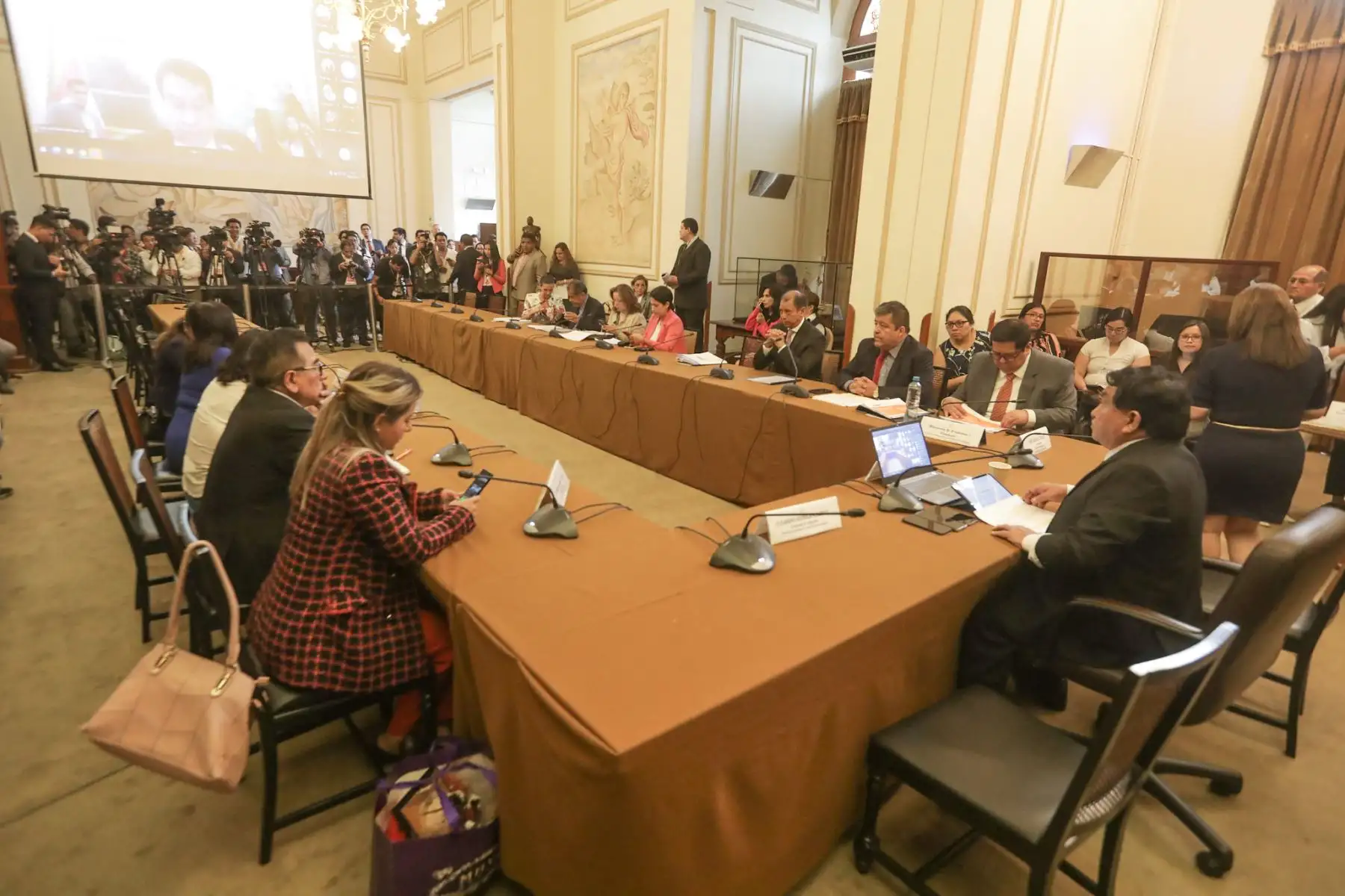 La Comisión de Presupuesto del Congreso de la República recibió el día de hoy a diez ministros de Estado, a fin de que sustenten las modificaciones presupuestales por más de S/ 5,700 millones efectuadas en sus pliegos durante el primer trimestre del 2023.
Foto: ANDINA/Congreso