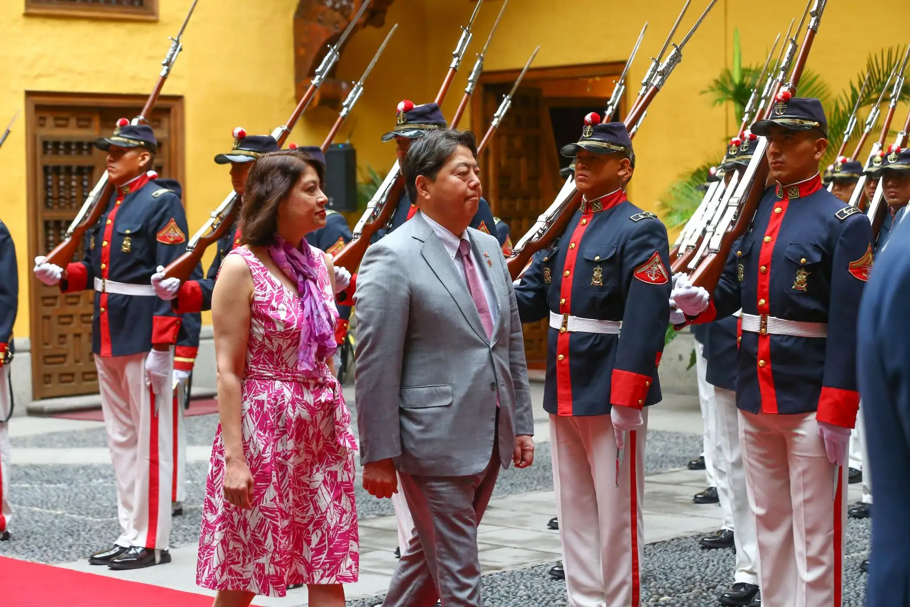 La Canciller, Ana Cecilia Gervasi preside la ceremonia de bienvenida al Canciller del Japón, Sr. Yoshimasa Hayashi en el Palacio de Torre Tagle.
Foto: ANDINA/Eddy Ramos