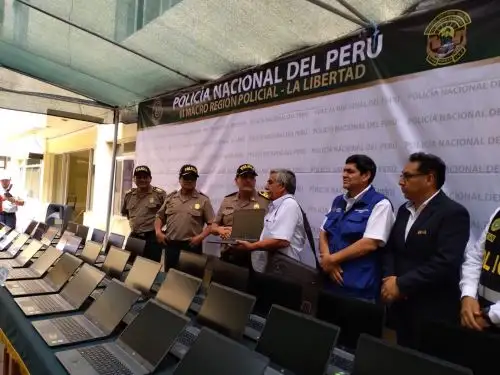 Policía Nacional recupera 38 de las 60 laptops robadas de colegio Ramiro Ñique de Trujillo. Foto: Cortesía: Vannia Salaverry / portal Sobre el Rastro