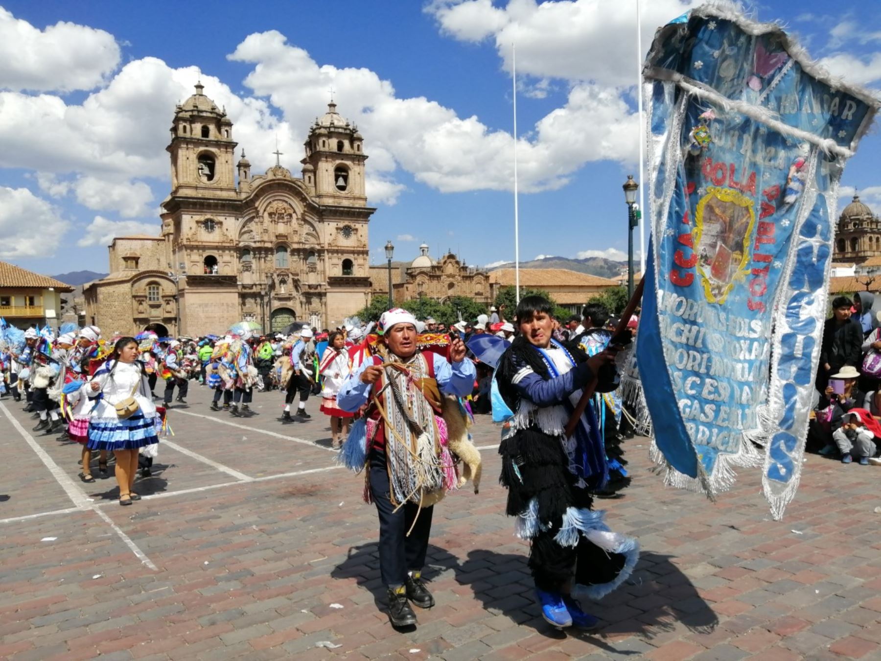 Peregrinos del Señor de Qoyllur Riti anuncian festividad en honor de Señor de las Nieves que se celebra en el nevado Colquepunko, en la provincia de Quispicanchi, región Cusco. ANDINA/Percy Hurtado Santillán