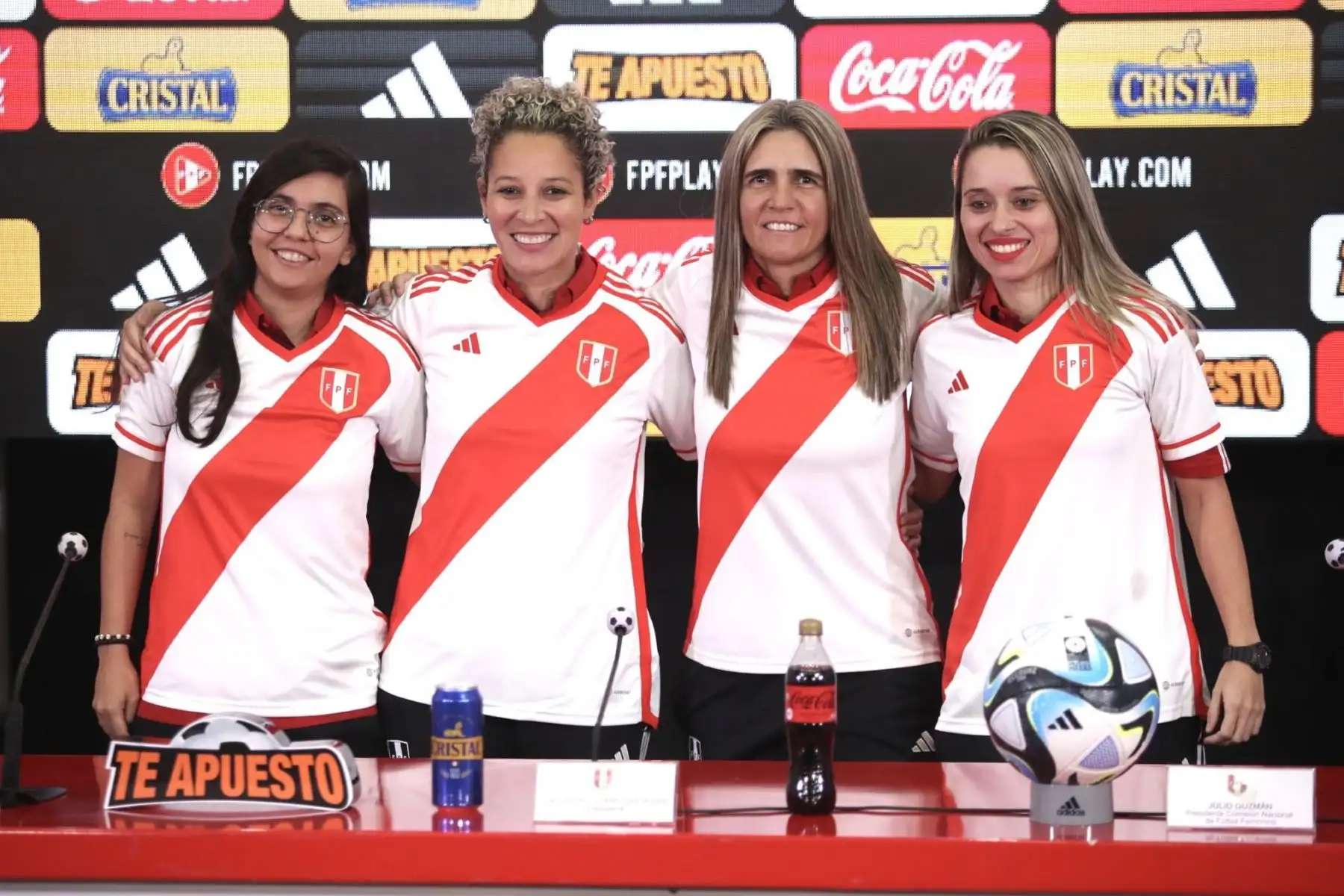 Emily Lima fue presentada, junto a su comando técnico, como entrenadora de La Bicolor Femenina. La presentación oficial fue realizada este miércoles en la Videna por el presidente de la FPF, Agustín Lozano Saavedra.
Foto: FPF