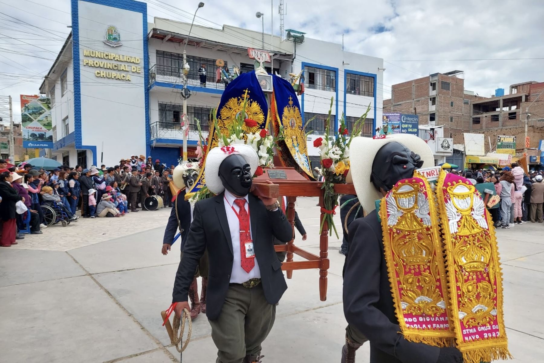 Como parte de la festividad, se hizo la procesión de las cruces de 33 capillas de la provincia de Chupaca, región Junín. Foto: Cortesía Pedro Tinoco