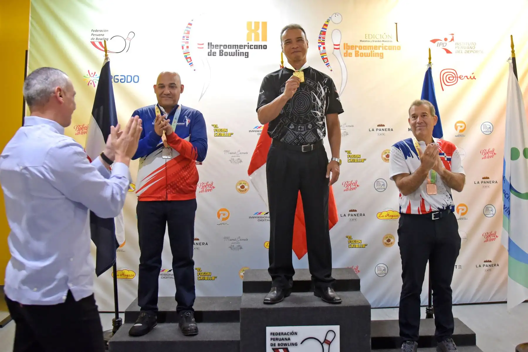 Perú inicio con pie derecho su participación en el Iberoamericano de Bowling 2023, logrando así una medalla de oro y otra de plata, desde el moderno Bowling Center, de la sede Legado VIDENA. De esta manera, el conjunto nacional brilla en uno de los mejores certámenes de América. 
Foto: Legado