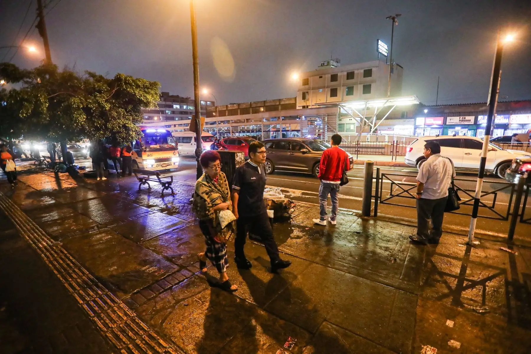 Inusual garúa cae por segundo día en la ciudad de Lima, en una época donde los ciudadanos estaban acostumbrados a las fuertes olas de calor Foto: ANDINA/Ricardo Cuba