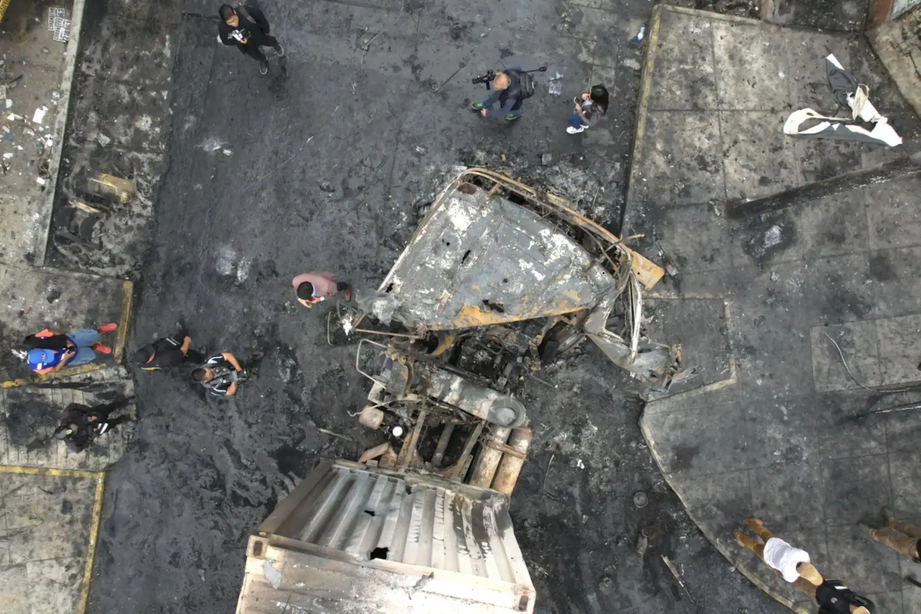 El incidente se registró aproximadamente a las 6 de la mañana a donde llegaron 5 unidades de bomberos para atender la emergencia. 

Foto: ANDINA/ Juan Carlos Guzmán