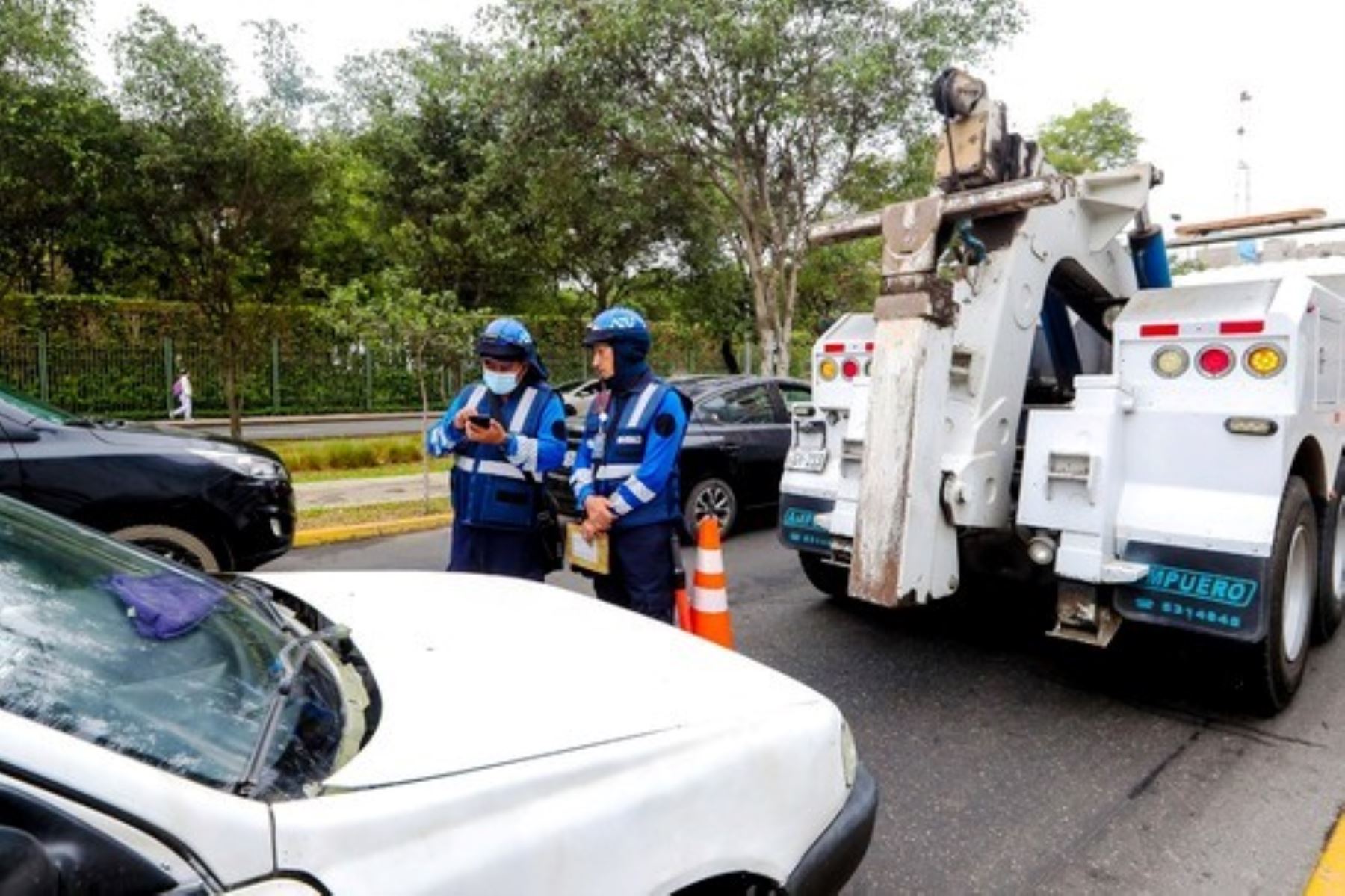 La ATU envía al depósito 32 vehículos que realizaban trasporte informal en la av. Arequipa